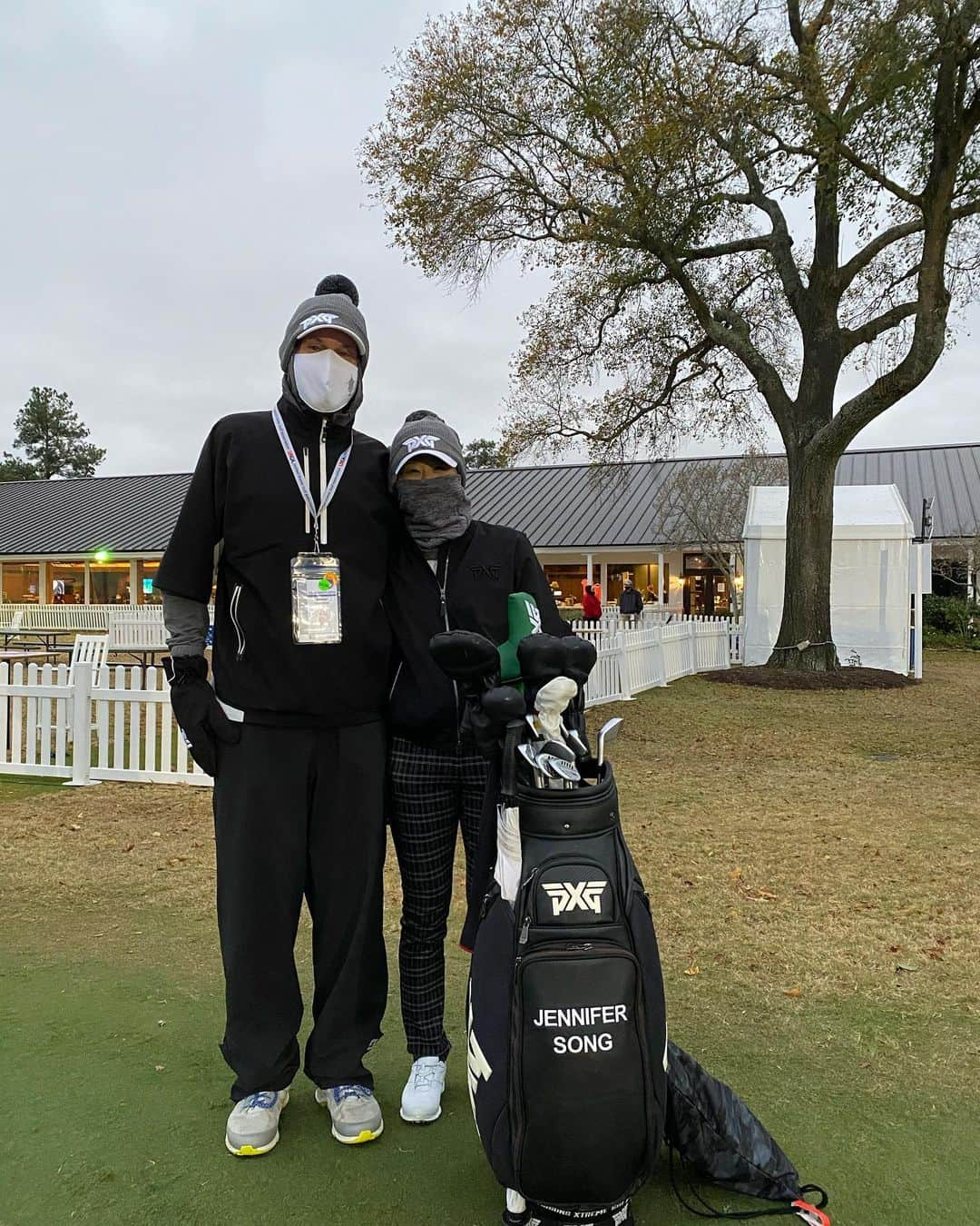 ジェニファー・ソングのインスタグラム：「This sums up our day🥶 But our Team is still standing strong! Thank you @uswomensopen @usga !」