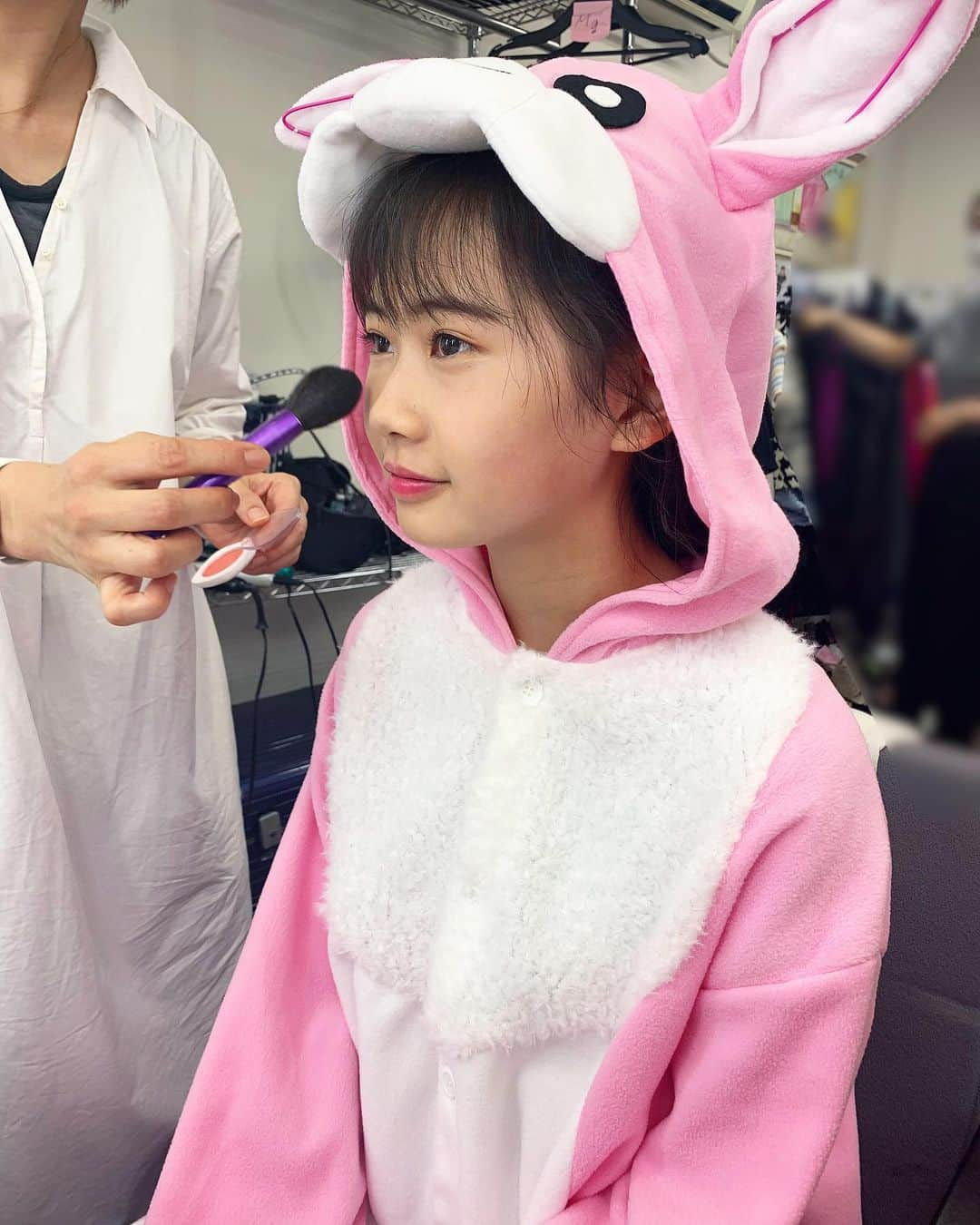 横山玲奈さんのインスタグラム写真 - (横山玲奈Instagram)「🐰💄 . . メイク中の うさぎほまれたん🥺 かわいすぎるでしょ。 . . . #岡村ほまれ #ウサギちゃんシンドローム #うさぎさん #横山玲奈 #helloproject #morningmusume20」12月15日 17時46分 - reina_yokoyama.official