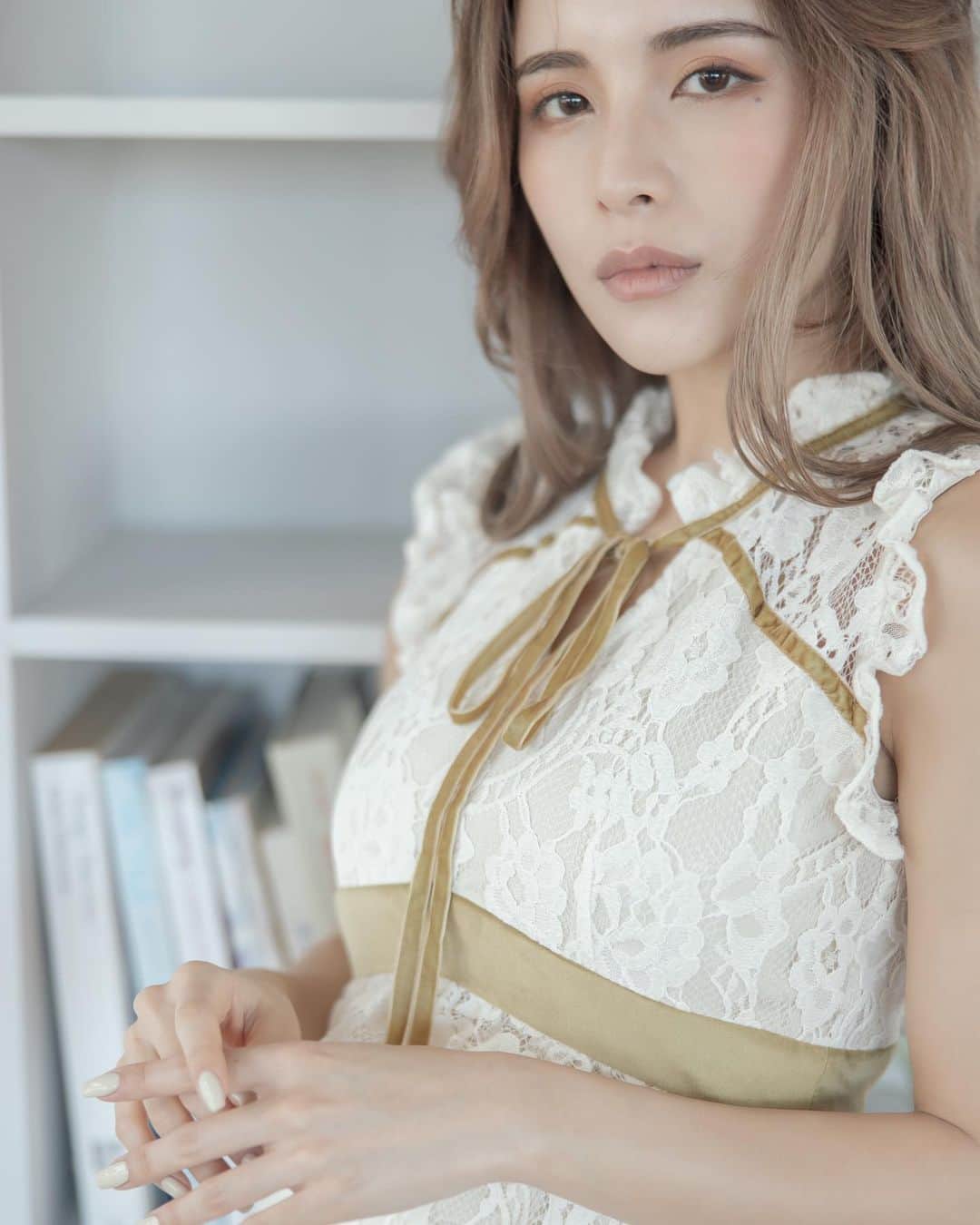 デュラスアンビエントのインスタグラム：「NEW ARRIVAL 【DRESS FAIR対象】 𝐕𝐞𝐥𝐨𝐮𝐫 𝐋𝐚𝐜𝐞 𝐌𝐞𝐫𝐦𝐚𝐢𝐝 𝐃𝐫𝐞𝐬𝐬 〈Ivory,Purple,Black〉 貴方の日常を、より特別なものにしてくれるドレス。 デコルテラインとマーメイドスカートの裾はレースの透け感を生かし、随所にあしらった小振りなフリル使いが可憐さを表現しつつ、膝下までのミドル丈で大人の女性に似合う上品な装いに。 オケージョンやフォーマルシーンにも最適。 デザイン性の高さと華やかさで他と差がつき、レディな存在感を放つ一着です。  _____________________________________ www.ambient-online.com @ambientofficial @ambient_ariake @ambient_yurakucho @ambient.opa #アンビエント#ambient_official  #coordinate #styling #20AW #fw20 #chic」