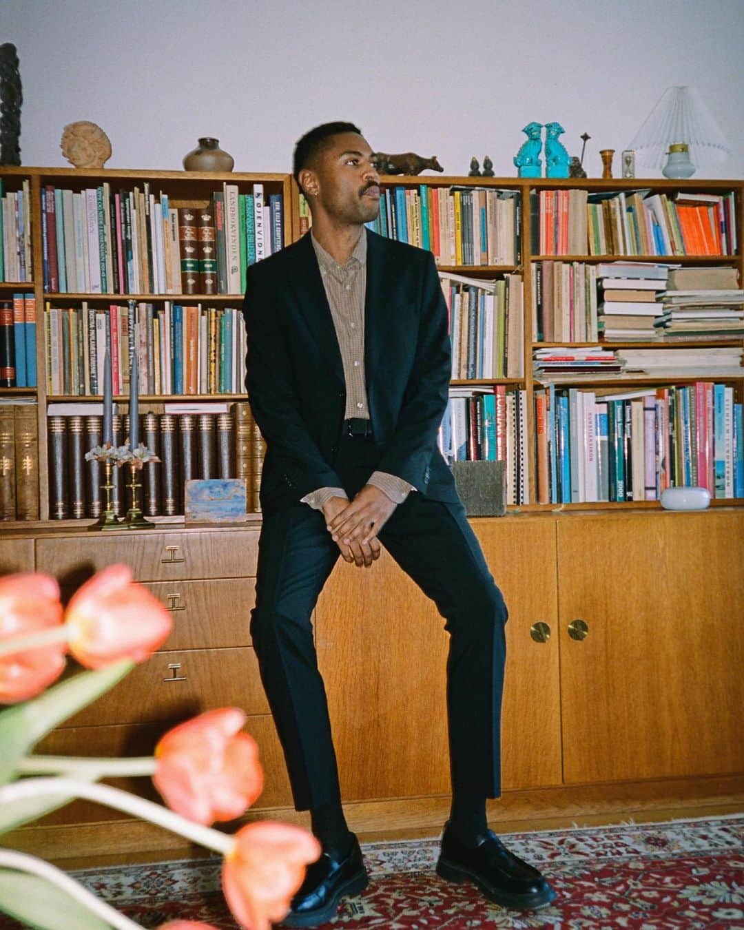 マッツノーガードのインスタグラム：「Get ready for the Christmas dinner in our classic suit🕺🏽」