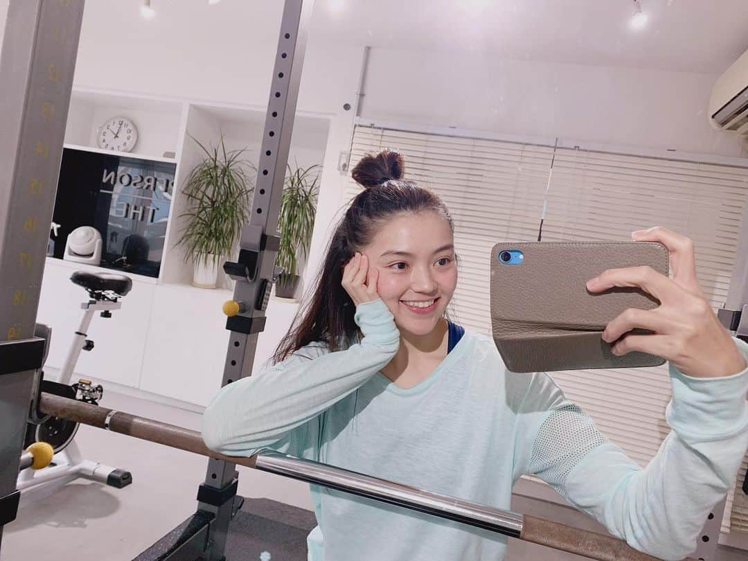 高原愛のインスタグラム：「昨日は一週間ぶりの関根さん @jun_esune  のトレーニングでした☺️✨久しぶりだったからキツく感じたけど、頑張ってやり遂げたら達成感があってまたすぐトレーニング受けたくなる😆👌次は明後日💕目標を立てたからそれに向かって頑張るぞ‼️いつもありがとうございます😘✨✨✨  #パーソナルトレーニング#s根トレーニング#身体づくり##コア#インナーマッスル#桃尻#くびれ#くびれ作り#ヒップアップ#エクササイズ#トレーニング女子#ジム#ジム女子#ジム女子コーデ#gym#fit#fittness#gymgirl#❤️」