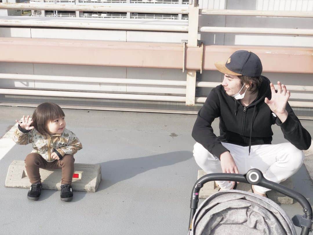 James Jのインスタグラム：「this is my new friend😗 and he's my teacher.」