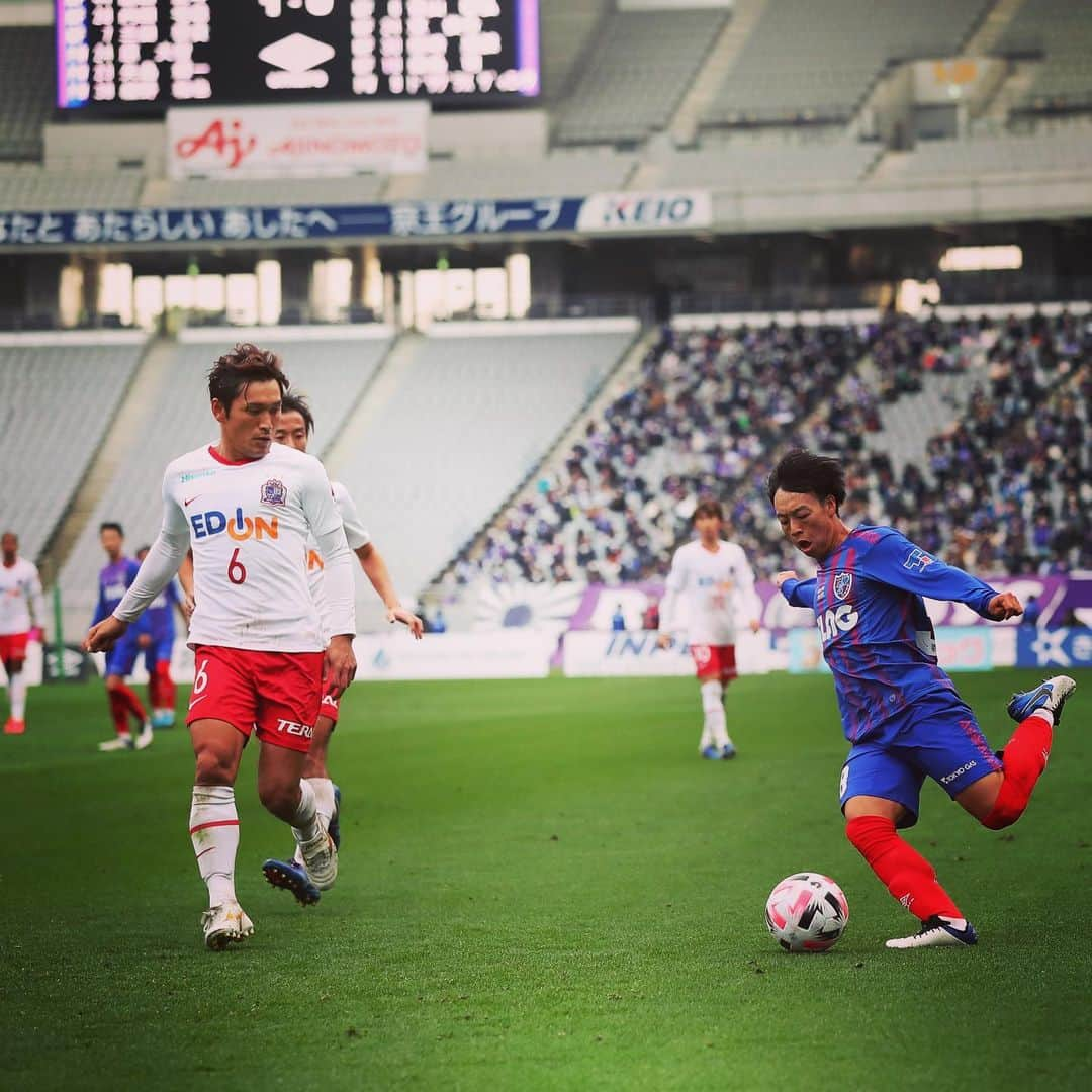 FC東京オフィシャルグッズさんのインスタグラム写真 - (FC東京オフィシャルグッズInstagram)「🔵🔴 vs #サンフレッチェ広島  久しぶりの味スタで。J1のピッチで。 輝きを放った小さな巨人。 @konnokazuya  @fctokyoofficial  #紺野和也 #FC東京 #fctokyo #tokyo」12月15日 16時55分 - fctokyoofficial