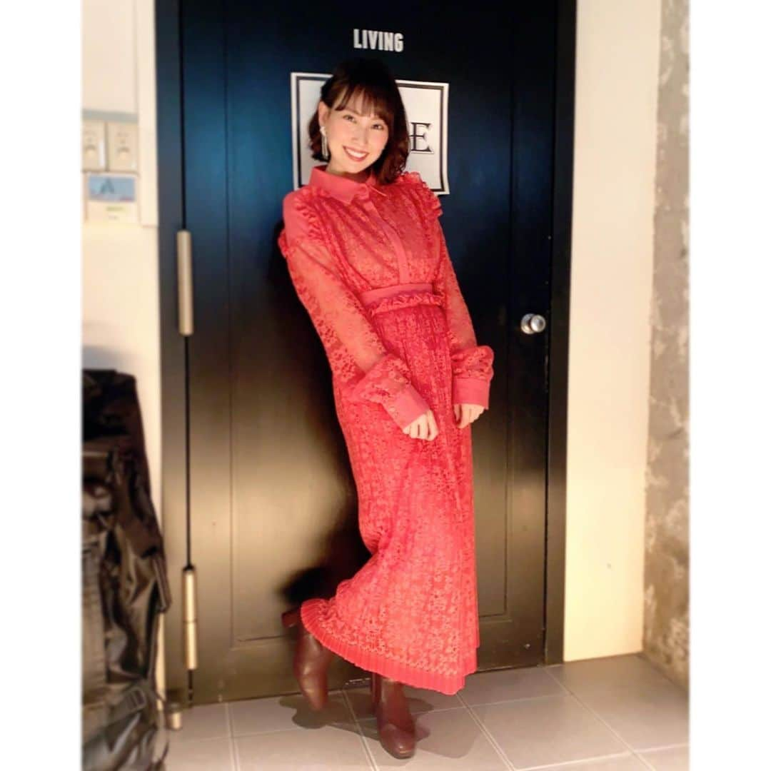 増田有華さんのインスタグラム写真 - (増田有華Instagram)「＊  先日のお衣装、夜の分も載せますー！  大好きな赤❤️  よーくみるとただの赤じゃなくてピンクがかっていました。 お衣装可愛いとテンション上がるーーー！  ・ ・ ・ #アイラブミュージカル #ilm #衣装 #ootd #私服 #ファッション #skirt #shoes #necklace #style #styling #fashion #fashionista #fashionblogger #smile #cute #beautiful #japan #japanesegirl #japanese」12月15日 16時52分 - masuyuka_official