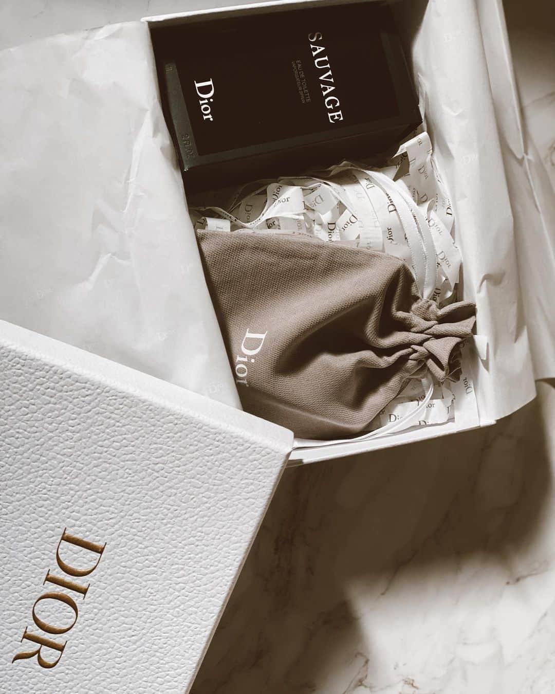 一木美里さんのインスタグラム写真 - (一木美里Instagram)「🌒🌑🤍  メンズ香水だけどいい香りで好き🌙 Diorの香水って全部いい香りな気がする…🍎✨  #new#perfume#diorparfums  #sauvage#newmoon#香水#ディオール」12月15日 16時52分 - misato_ichiki