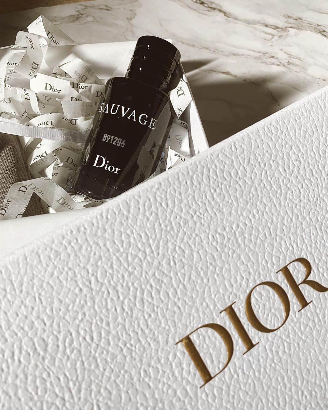 一木美里さんのインスタグラム写真 - (一木美里Instagram)「🌒🌑🤍  メンズ香水だけどいい香りで好き🌙 Diorの香水って全部いい香りな気がする…🍎✨  #new#perfume#diorparfums  #sauvage#newmoon#香水#ディオール」12月15日 16時52分 - misato_ichiki