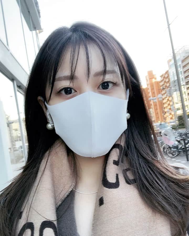のインスタグラム：「. . 充電が10%しかないときに 動画を撮ったらなんかいい感じに カクカクな動画になった奇跡📱💘 . 些細なことでHappyになれる ほんま幸せな性格🥰❤️笑 . . . お外さむいさむいさむい☃️☃️☃️ . . 皆様風邪引かれませんように 暖かくして下さいね🥺🙏 . . ##### #北新地#祇園#ホステス#キャバ嬢#クラブ#クラブザコート#韓国女優になりたい#キムジウォンになりたい#田中みな実になりたい#ノーカラコン#すっぴん#寒い#冬####」