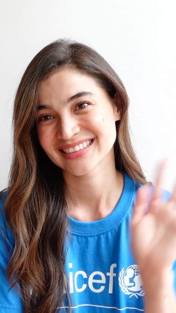 アン・カーティスのインスタグラム：「The spirit of giving is upon us with Christmas just around the corner. If you are looking for a way to help the Filipino children and their families who have been affected by the emergencies, calamities and the ongoing pandemic, please DONATE to @unicefphils Basket of Hope. They can reach those who need our help and give the children what they urgently need during these difficult times. 💙  You may donate through the link in my bio.」