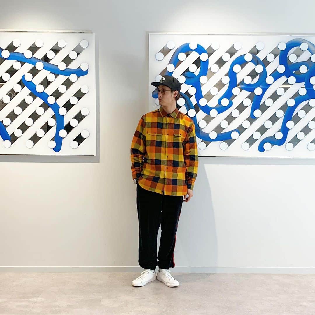 シュネルのインスタグラム：「シャツの色が可愛くて即購入。  最近暗めの服ばかりだったから久々に明るい色買った！  #fashion #style #ootd #シュネルグラム」