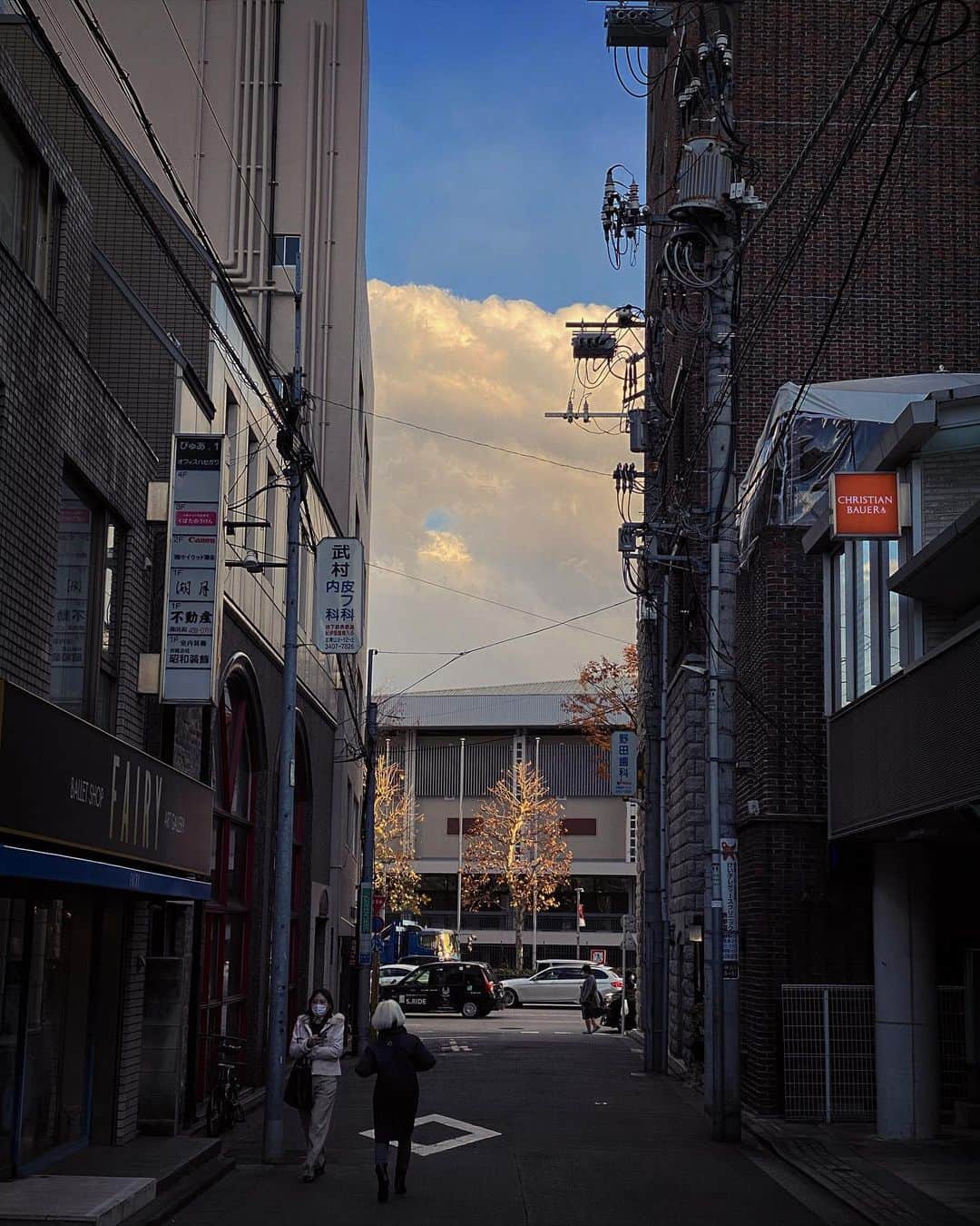 宍戸開さんのインスタグラム写真 - (宍戸開Instagram)「#streetphotography #storyofthestreet #streetoftokyo #streetcinematography #kaishishido #iphone11pro #photography #photographer #photooftheday」12月15日 17時07分 - kaishishido