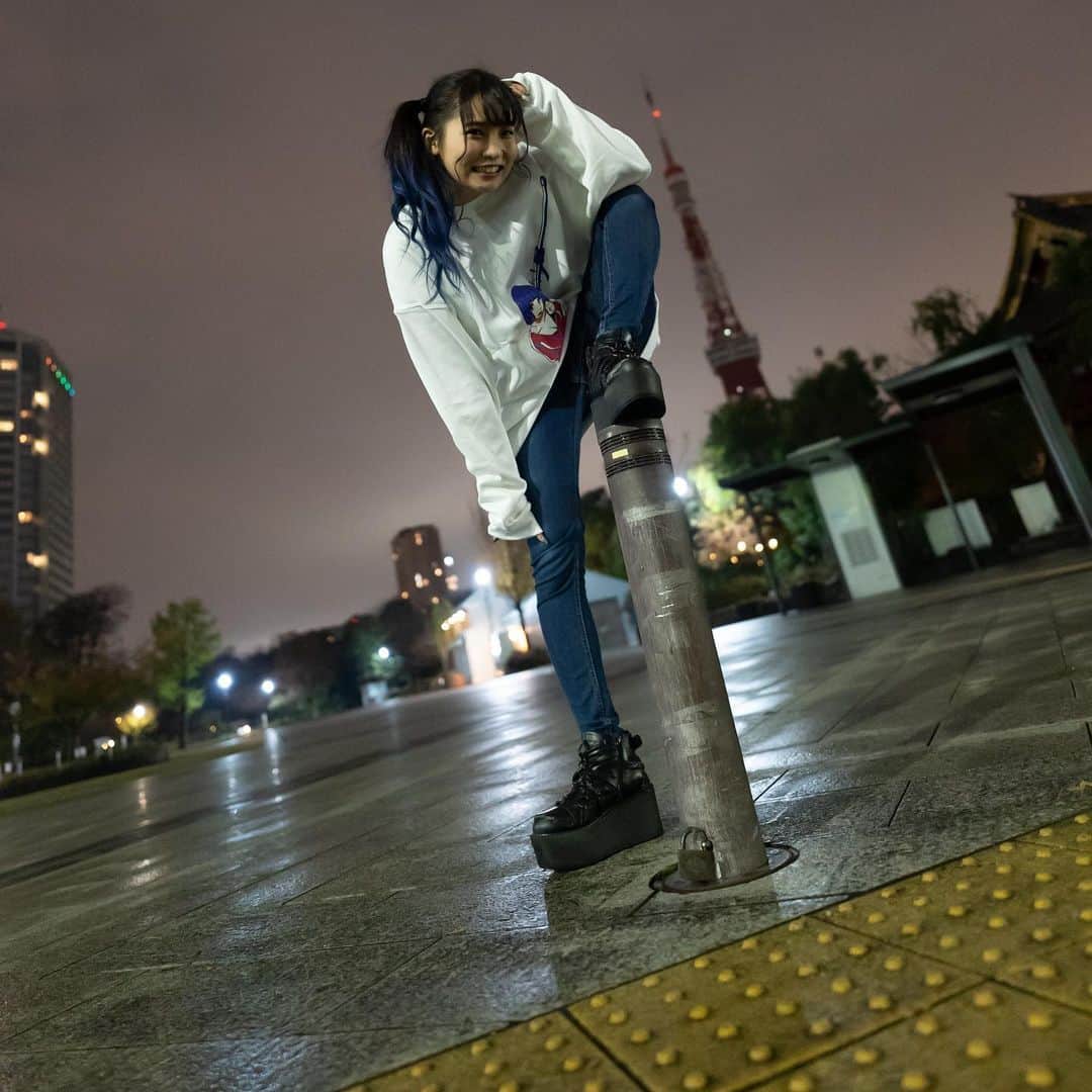 枢木あおいのインスタグラム：「雨上がりの冬の街を 一緒にドライブしようよ  #枢木あおい #東京タワー #12時過ぎたら消える #かなしい #とりあえず #イキってキメ顔」