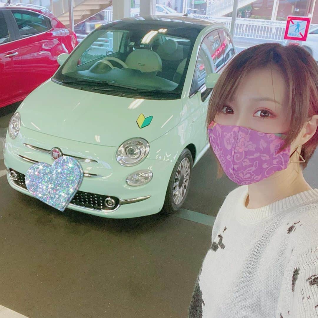 のインスタグラム：「もうすぐ1年という事で定期点検にきました🚙✨ 1年前は想像もしていなかったけど今年は車があって良かったと思う事が多い年でした。ありがとう🚙🙏✨ #fiat」