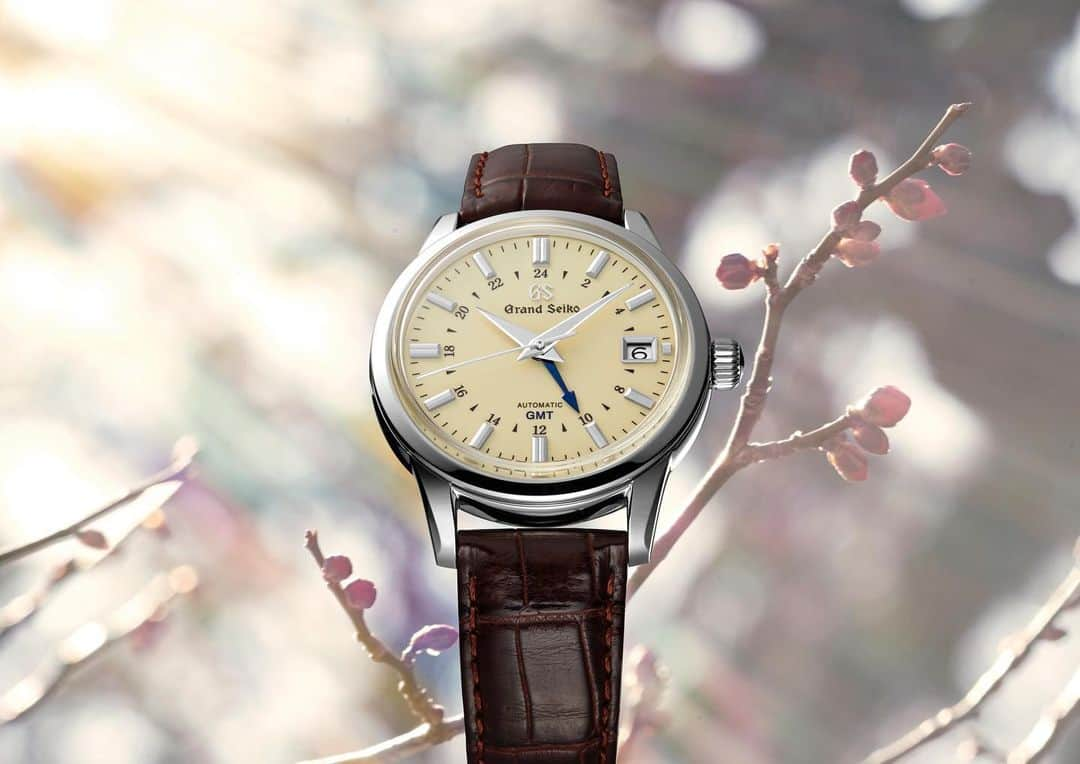 Grand Seikoさんのインスタグラム写真 - (Grand SeikoInstagram)「Time, nature and Japan  Japan is blessed with a temperate climate in which each season is distinct and offers a very different experience of the beauty of nature.  At the start of Spring, the cherry trees come to life and the nation savours the ephemeral but perfect beauty of the Sakura blossom. Imagine walking under a row of blossom laden cherry trees and feeling the soft sunshine of Spring with this watch on your wrist. With its warm, ivory colored dial and rich leather strap, SBGM221 seems to share your appreciation of the flow of time across the seasons.  #グランドセイコー #grandseiko #sbgm221 #gs #9s66 #watch #腕時計 #craftsmanship #madeinjapan #elegancecollection #thenatureoftime #watchfan」12月15日 17時14分 - grandseikoofficial