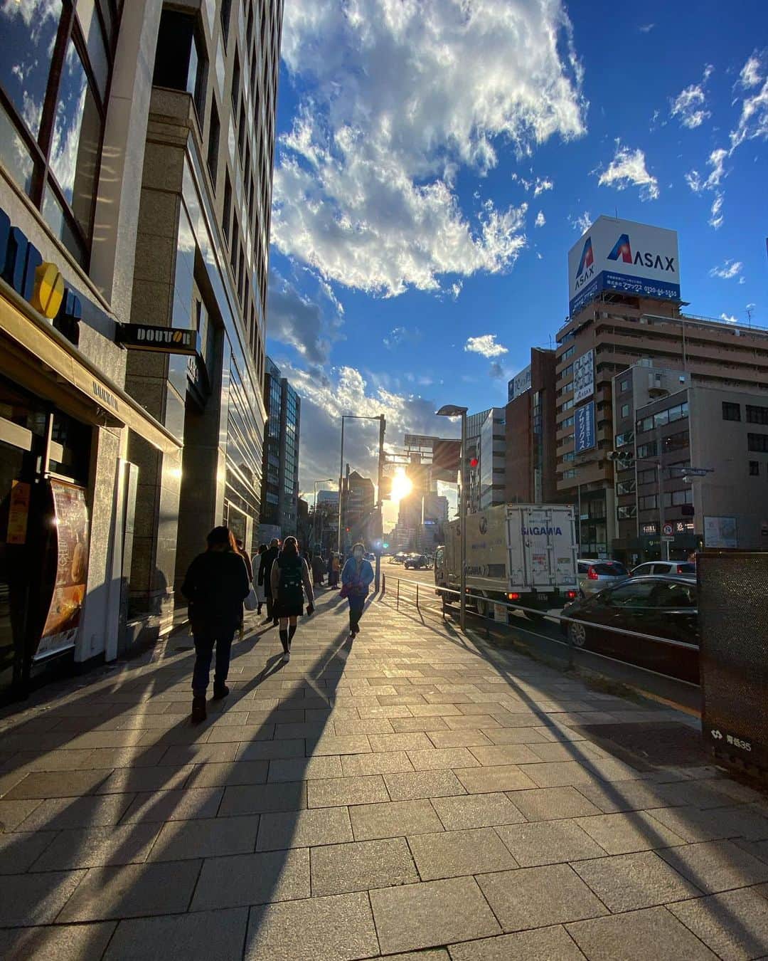 宍戸開さんのインスタグラム写真 - (宍戸開Instagram)「#streetphotography #storyofthestreet #streetoftokyo #streetcinematography #kaishishido #iphone11pro #photography #photographer #photooftheday」12月15日 17時15分 - kaishishido