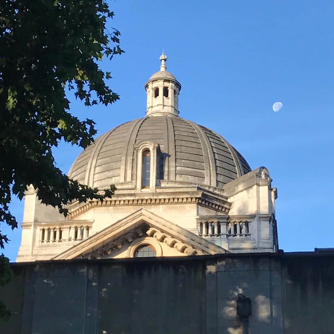 Paul Smithさんのインスタグラム写真 - (Paul SmithInstagram)「Inspired by my last post which is reminiscent of Alfred Hitchcock’s ‘The Birds’, here’s a picture of the Brompton Oratory, where some of you may know Hitchcock married screenwriter Alma Reville. #takenbyPaul」12月15日 17時18分 - paulsmith