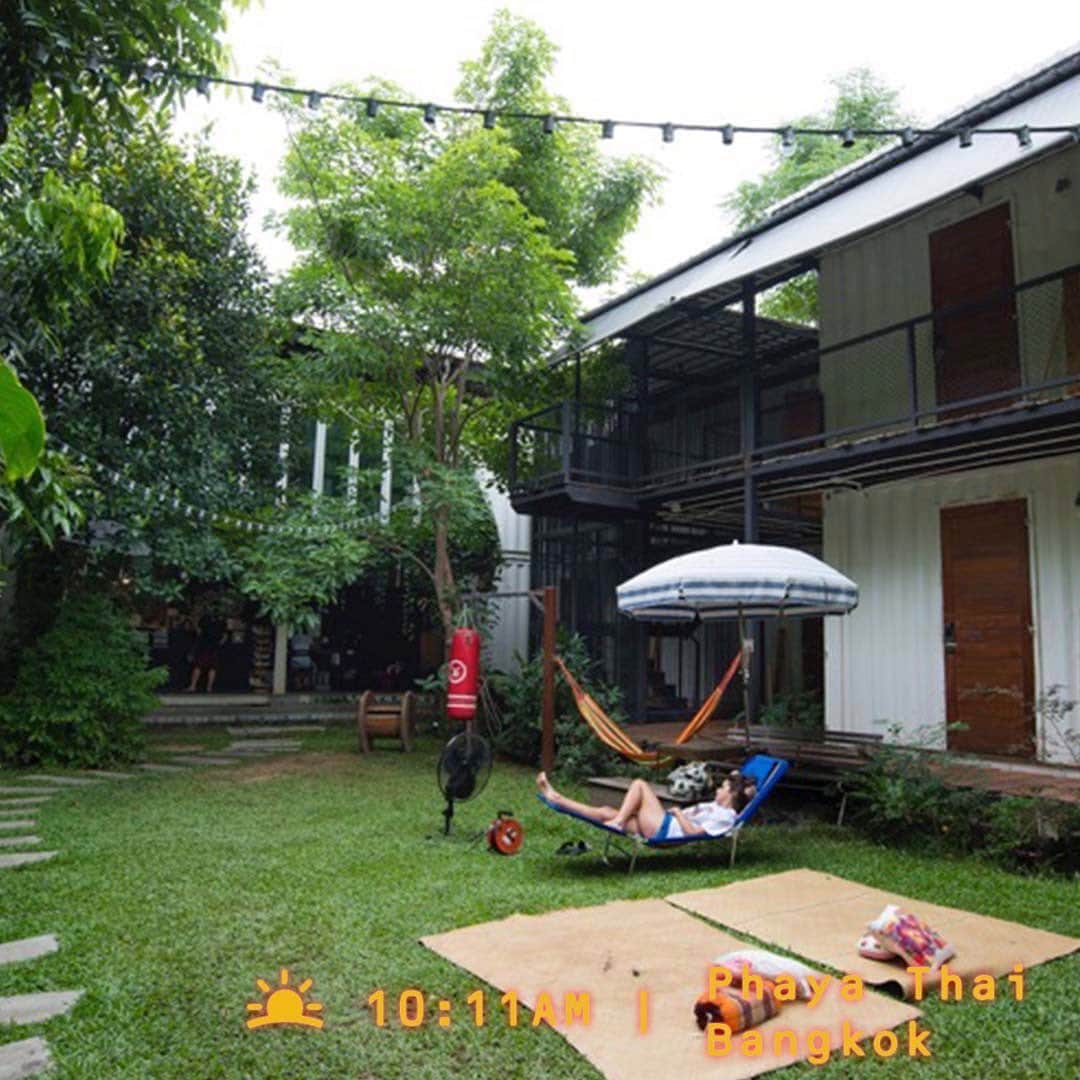 HereNowさんのインスタグラム写真 - (HereNowInstagram)「A family-like atmosphere hostel where travellers around the world gather  📍：THE YARD（Bangkok）  "The BBQ parties and yoga lessons in THE YARD are so much fun! Guests and staffs here are so friendly and welcoming. I recommend this hostel to anyone who likes to meet and hang out with new people while travelling." HereNow editor  #herenowcity #herenowbangkok #hotelsandresorts #rooms #hotelgoals #luxury #luxurytravel #painting #hotel #travel #vacation #instagram #hotellife #hotelsuite #beach #hotelstyle #tourism #besthotels #instatravel #boutiquehotels  #resorts #hotelview  #love #holidays」12月15日 17時23分 - herenowcity