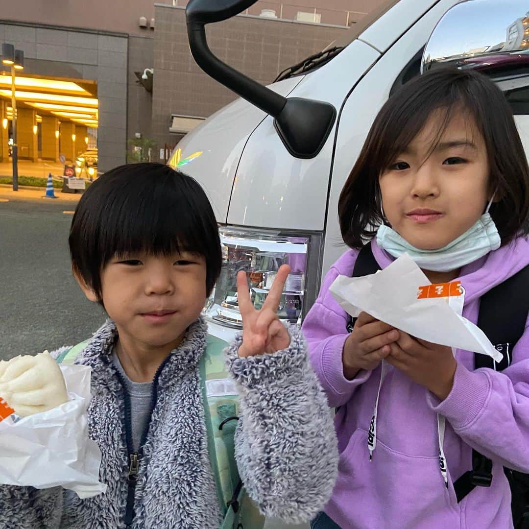 kougeishaのインスタグラム：「寒い日の肉まんはサイコー♪」