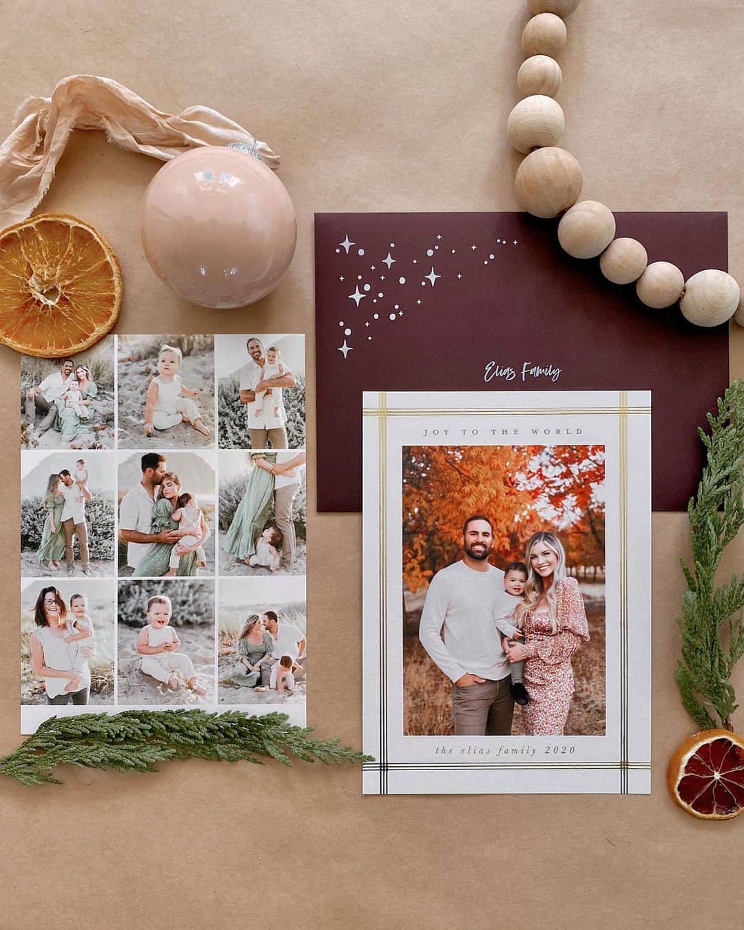 carlyのインスタグラム：「One of my favorite winter traditions is sending and receiving Christmas cards! There’s something extra special and nostalgic about opening cards from your loved ones. I have so much fun designing ours each year. I also adore looking back on our cards from past years and I want my kids to have that as well ☺️  @minted always offers the best holiday cards featuring designs by independent artists. They also offer free recipient addressing which is such a time saver! #MintedHoliday」