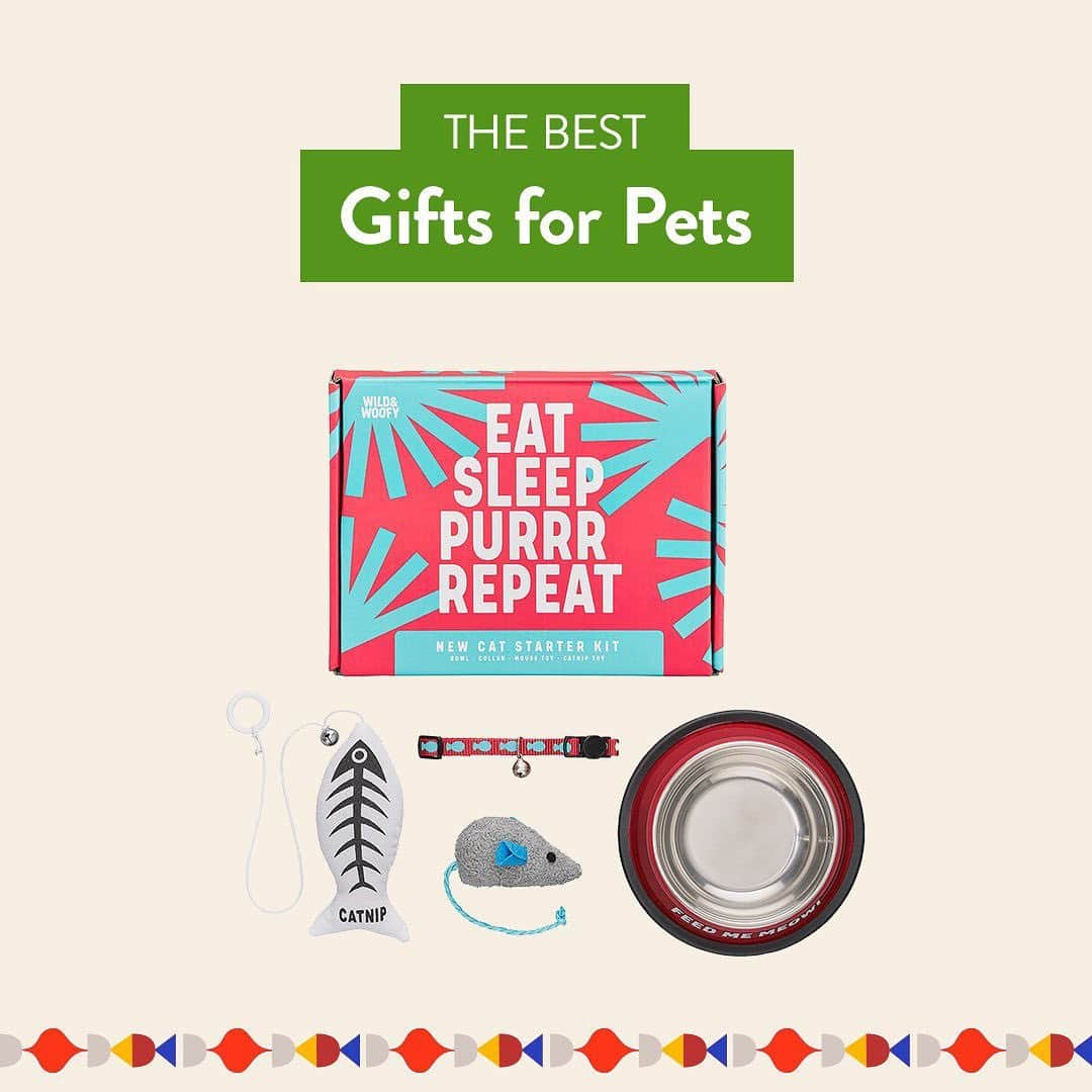 Nordstromさんのインスタグラム写真 - (NordstromInstagram)「Our pets bring us joy every day, so it goes without saying that they deserve a little something to show how much we love them! Swipe for a roundup of our favorite gifts for your furry family members, from toys and accessories to the coziest beds they'll love to snuggle up in. Shop these presents and more at the link in bio. Plus, pick your order up curbside and leave the wrapping to us! 🐕 🐈 #MakeMerry #stayNspired​」12月15日 8時44分 - nordstrom