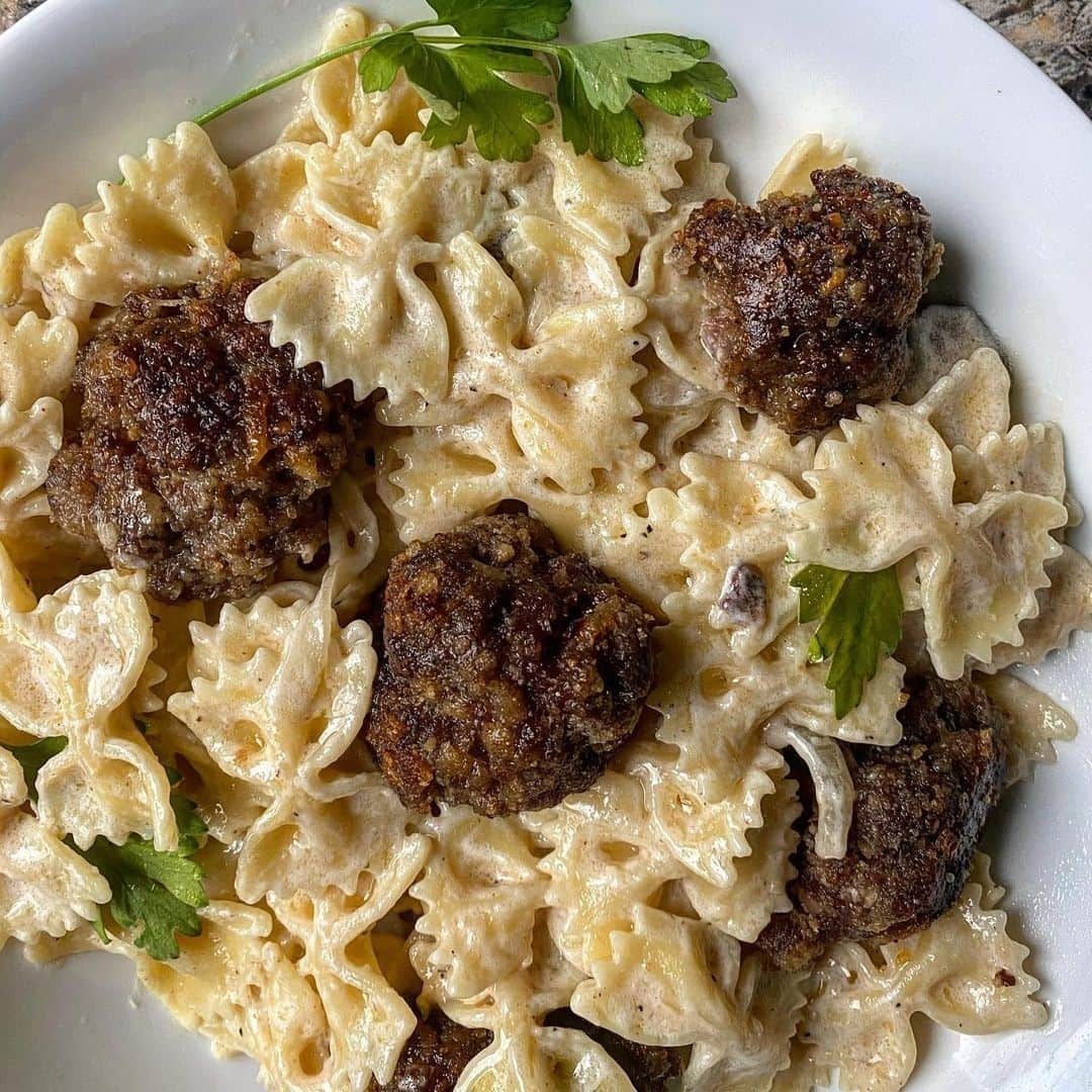 Flavorgod Seasoningsさんのインスタグラム写真 - (Flavorgod SeasoningsInstagram)「Meatball stroganoff 🔥 by @platesbykandt seasoned with @flavorgod Everything & Cajun Seasonings!⁠ -⁠ KETO friendly flavors available here ⬇️⁠ Click link in the bio -> @flavorgod⁠ www.flavorgod.com⁠ -⁠ Such a good spinoff of the dish, I actually might prefer the meatballs over the pieces of steak⁠ -⁠ Dm @platesbykandt for the full recipe!⁠ Key ingredients 👇🏽⁠ • @flavorgod everything & Cajun⁠ • @barilla @barillaus bow ties⁠ • @krogerco ground beef⁠ -⁠ Flavor God Seasonings are:⁠ ✅ZERO CALORIES PER SERVING⁠ ✅MADE FRESH⁠ ✅MADE LOCALLY IN US⁠ ✅FREE GIFTS AT CHECKOUT⁠ ✅GLUTEN FREE⁠ ✅#PALEO & #KETO FRIENDLY⁠」12月15日 9時01分 - flavorgod