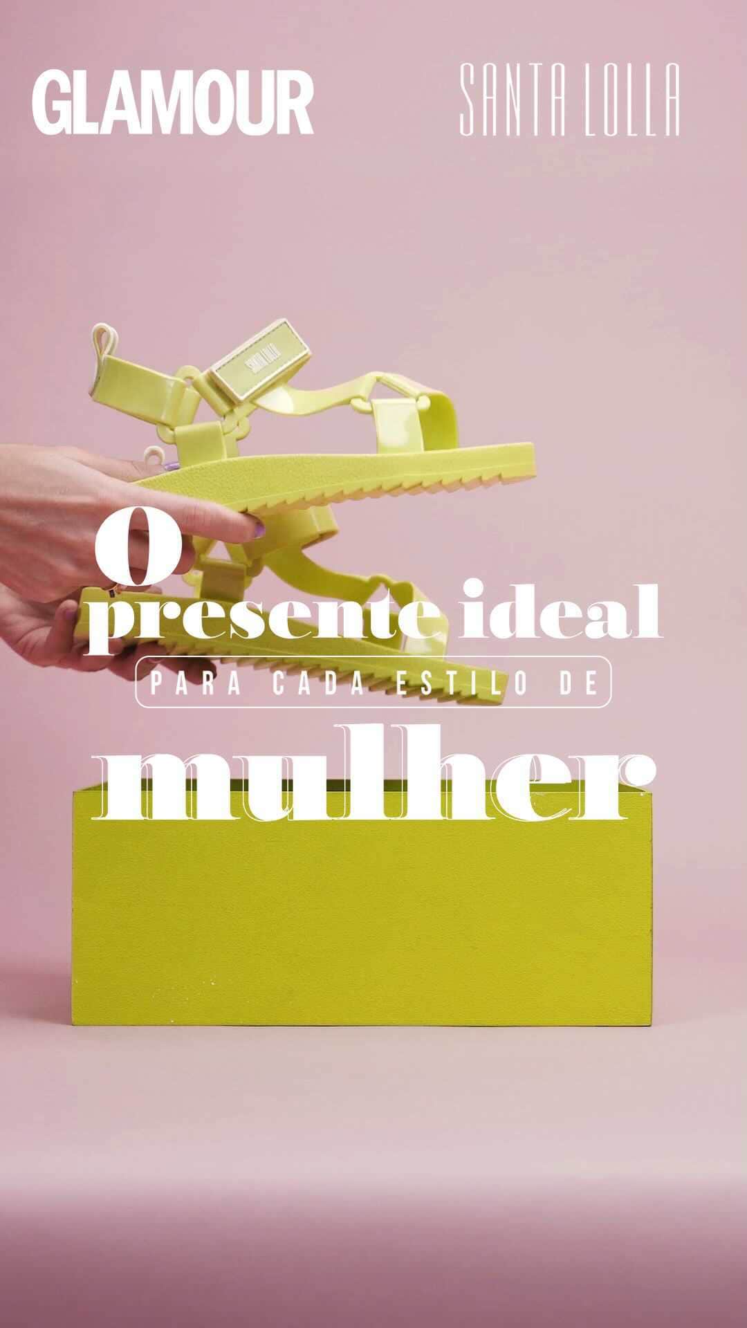 Santa Lollaのインスタグラム：「Ainda não sabe o que dar de presente nesse Natal? Dê play na curadoria que preparamos em parceria com a @glamourbrasil, com as novidades da nossa nova coleção. O reels reúne opções per-fei-tas para agradar aos mais diferentes estilos e personalidades, em uma paleta de tons pastel que é a cara do verão. #santalollaverao21 #giftguideSL」