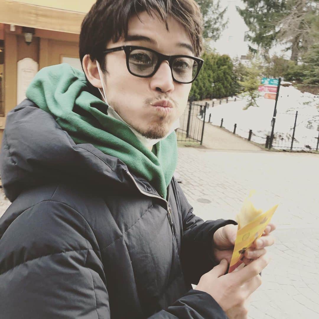 のインスタグラム：「ただいま  寒い  #visvim」