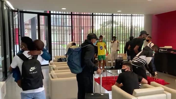 サッカー コロンビア代表チームのインスタグラム：「🎥 ¡Bienvenidos muchachos! 👋  Nuestra Selección Masculina Sub 17 ya está concentrada para continuar con su preparación al Sudamericano que se jugará en 2021. 🙌  #VamosColombia 🇨🇴」