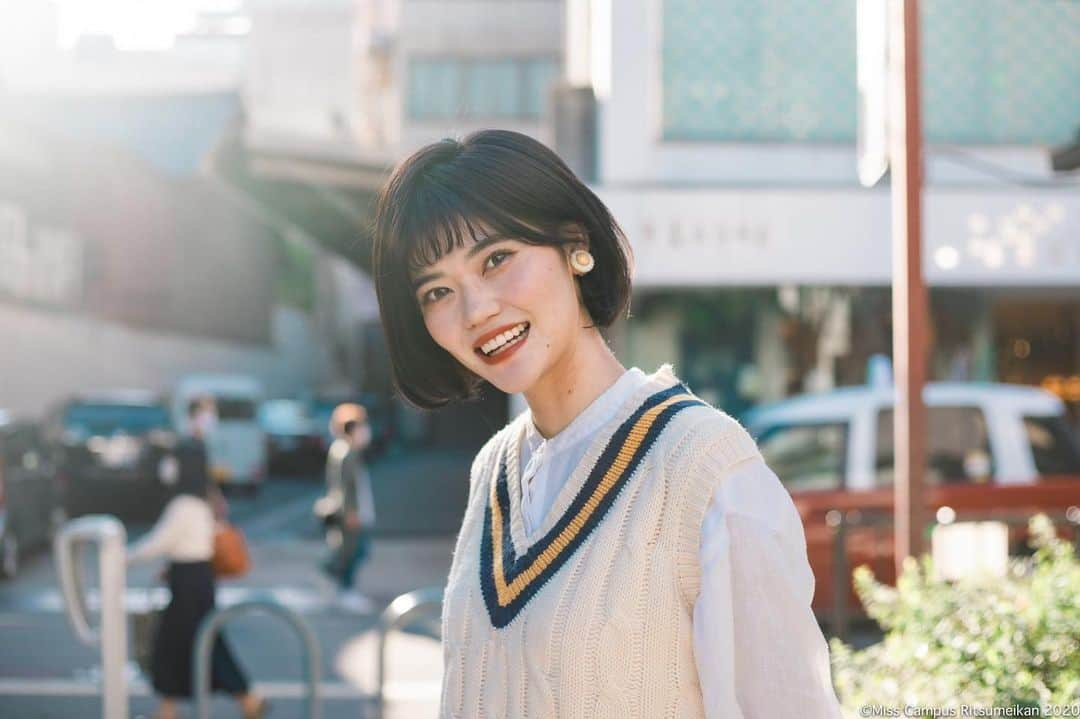 追田菜々花のインスタグラム：「ファイナルまであと５日  「終わり良ければ全て良し」 まぁ、全てでは無いけど そういう気持ちでファイナルイベントの練習に励んでおります やっぱり、私は舞台が好きや！ 照明の眩しさ、舞台から見るみんなの顔、震える声、いつもと違う呼吸、何故か緊張すると出るあくび きっと、全部好きやからまた舞台に立ちたいって思うんやろうなぁ 素敵なファイナルにしたい ん、したいじゃなくて「する！」 _____________________________  ミスキャンパス立命館2020 ファイナルイベント⚠️当日票あり⚠️  💎日程:12月20日(日) 💎時間:14:00〜 💎視聴方法:YouTube・17LIVE YouTube▶︎ https://m.youtube.com/channel/UCtZ52o5uKEeVBom7jr3cIZg 17LIVE▶︎ https://17.live/profile/r/13494075  #ミスキャンパス #ミスキャンパス立命館 #立命館大学 #ミスコン #ミスコレ #ミスコンファイナリスト #ミスコン2020 #ミスコンテスト #投票 #ミスキャン #おいポチ #おいちゃんず #追田菜々花 #スポーツ健康科学部 #エントリーナンバー1 #ショートカット #ショートヘア #ショートボブ #ショート女子 #ボブヘアー #ボブヘアアレンジ #内巻きボブ #内巻きワンカール #黒髪 #黒髪ボブ #黒髪ショート #黒髪女子 #女子大生 #女子大生コーデ #大学生コーデ」