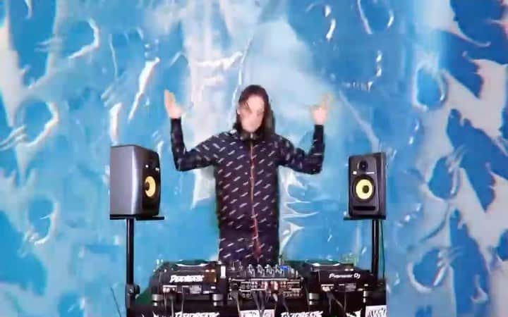 Zeds Deadのインスタグラム：「2 DAYS TIL POWA @peekaboobeats @deadbeats」