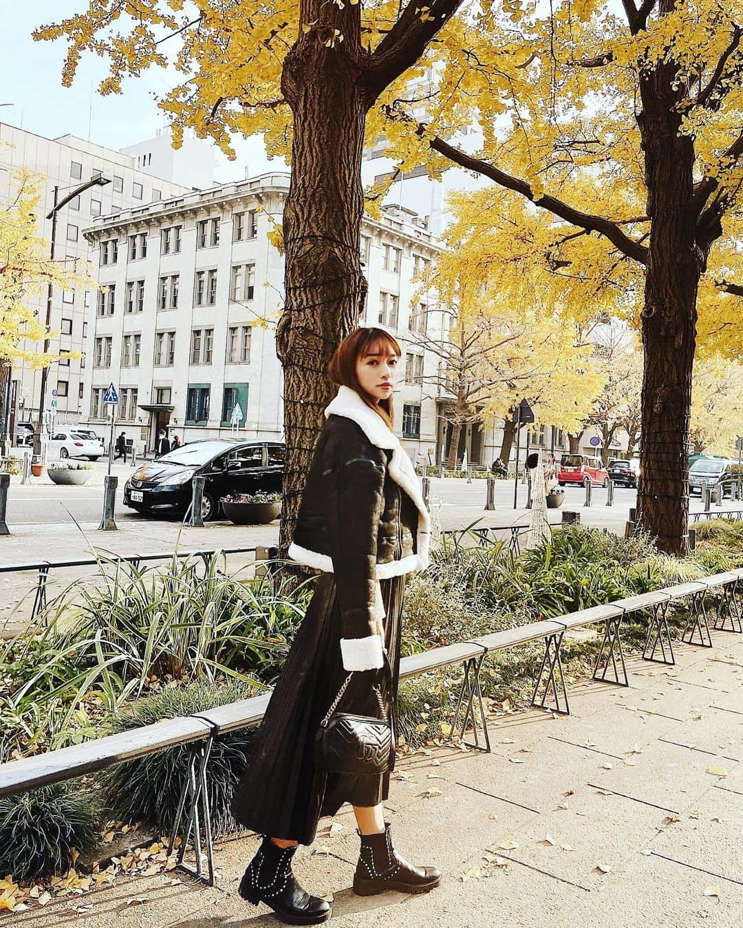 唯可（yuika）さんのインスタグラム写真 - (唯可（yuika）Instagram)「多分ギリギリ最後の銀杏並木と共に🍁 outer skirt @lilirena_」12月15日 9時36分 - yu.i.k.a