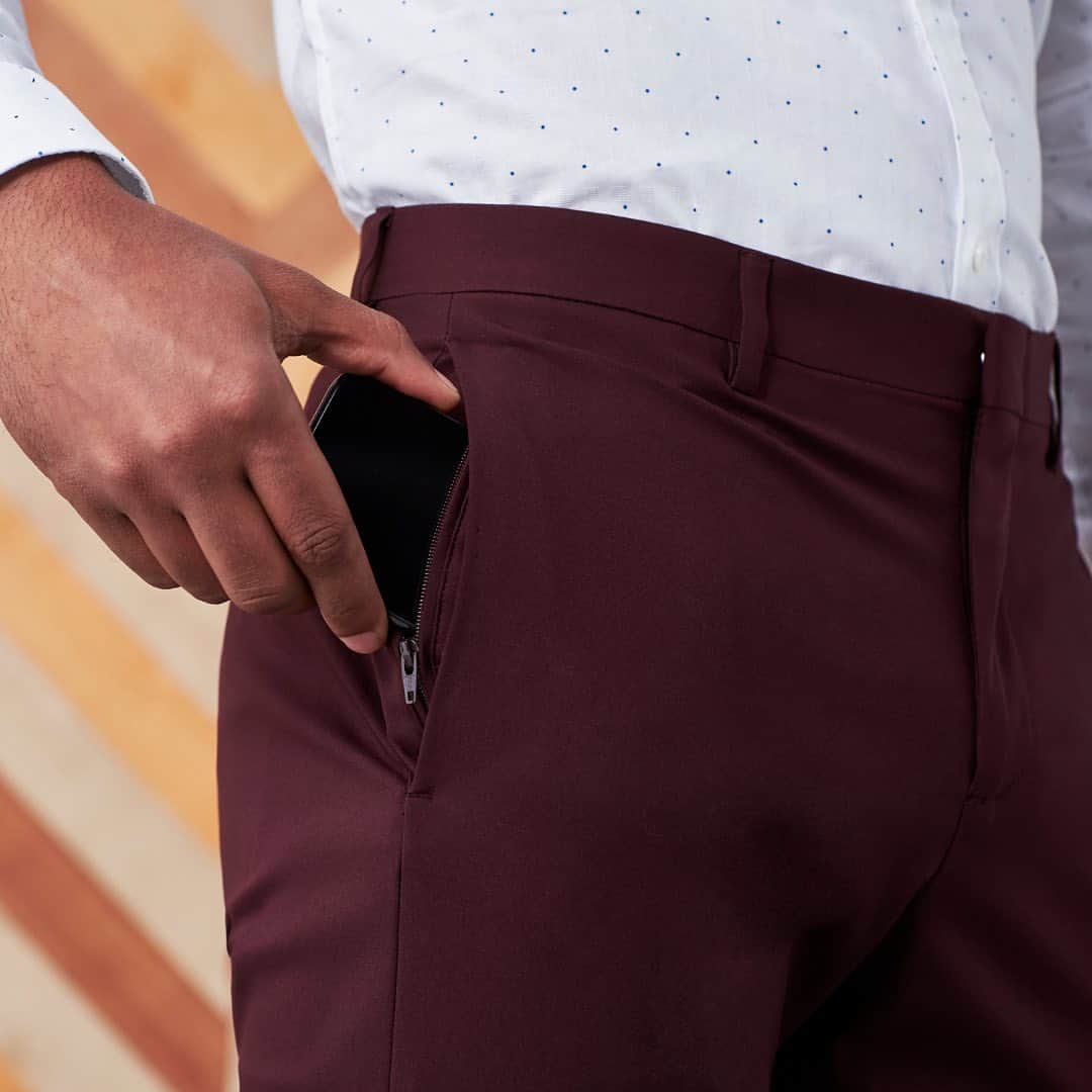 ペリーエリスのインスタグラム：「At the office or home, our Slim Fit Portfolio Pant is made for comfort and performance. Lightweight, breathable, and machine washable.  #lifereadysince1976」