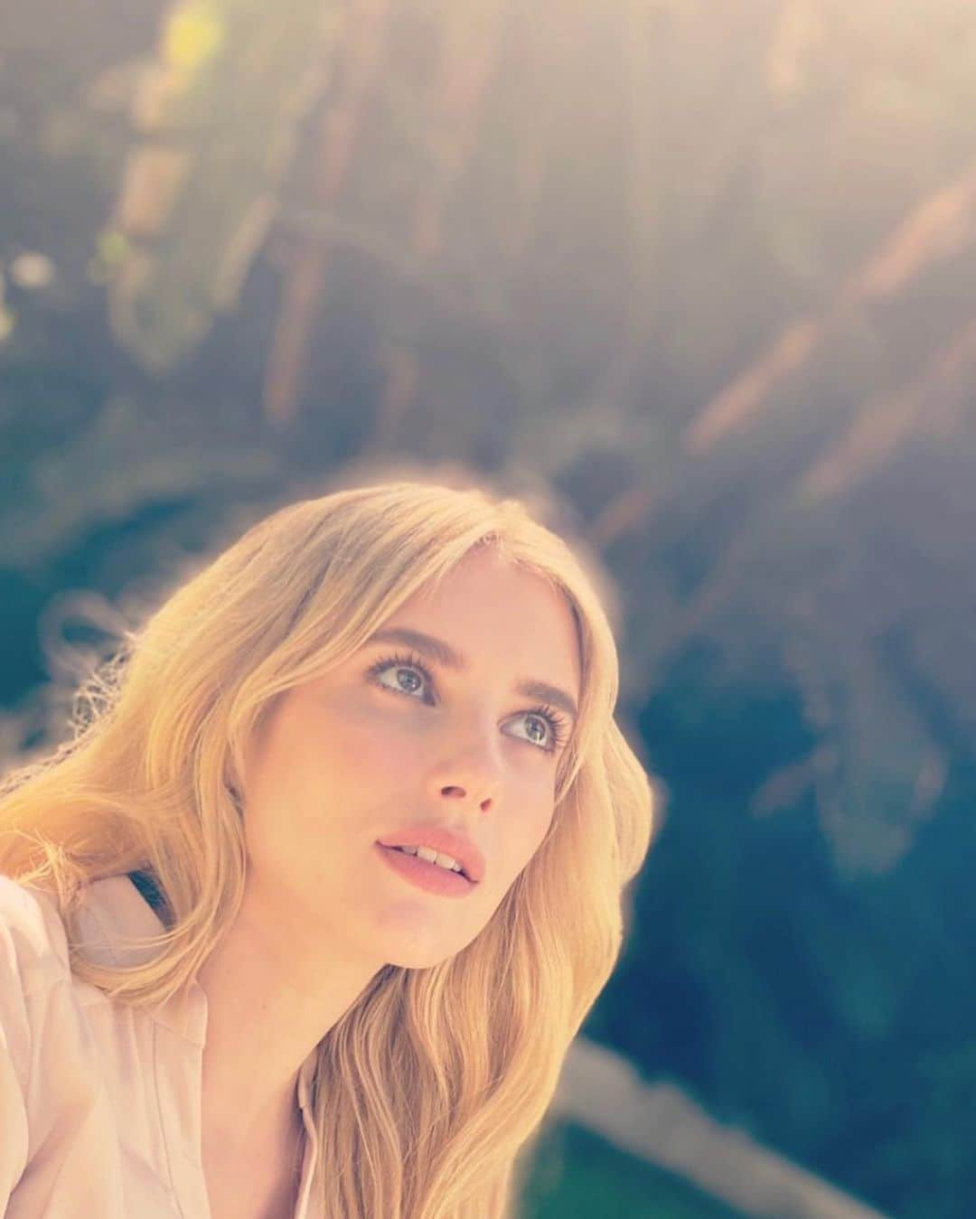 Kara Yoshimoto Buaのインスタグラム：「Love Her! #emmaroberts ##styling @britelkin @hairbyadir #makeupbykarayoshimotobua」