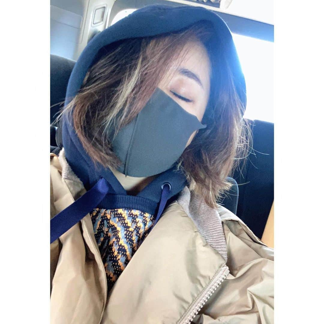 鈴木紗理奈さんのインスタグラム写真 - (鈴木紗理奈Instagram)「リオトと夜更かししすぎて 寝坊した💦 日本にいるのに時差ボケ笑 仕事行ってきまーす‼︎」12月15日 9時58分 - munehirovoice