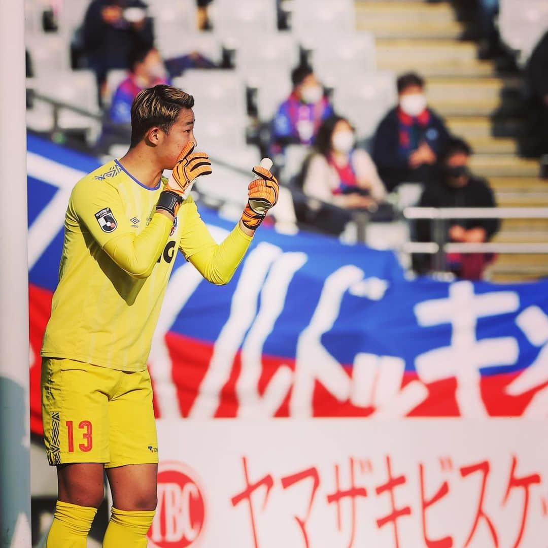 FC東京オフィシャルグッズさんのインスタグラム写真 - (FC東京オフィシャルグッズInstagram)「🔵🔴 vs #サンフレッチェ広島  アジアでの経験でさらにBIGな守護神へ。 確かなセーブと声で最後尾からチームを支える。 @gohatano50  @fctokyoofficial  #波多野豪 #FC東京 #fctokyo #tokyo」12月15日 9時59分 - fctokyoofficial