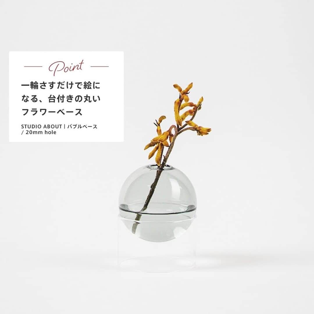 キナリノさんのインスタグラム写真 - (キナリノInstagram)「【私、私たちへのごほうび特集】  ＼キナリノモール／  －－－－－－－－－ 湯たんぽや手編みのティーコージーで、あったかい時間を＊ デスクやシェルフの一角にアートや花瓶、アロマアイテムを飾るお気に入りスペースを作りましょう。 インテリアも冬支度をして、お部屋も気分も心機一転しませんか。  ちょっぴり贅沢なキナリノモールのライフスタイルアイテムをご紹介します。  - ギフトにおすすめのアイテムを一覧で見れるページができました。 https://kinarino-mall.jp/christmas_items  キナリノアプリでは期間限定で、 お買い物のページ→ラキングタブの左に「人気ギフト」のタブが追加されました。 -  －－－－－－－－－ https://kinarino-mall.jp/christmas/for_me_lifestyle  ▶プロフィールの「クリスマス」ボタンから、ご紹介商品をまとめてご覧いただけます。→@kinarino_official  ▶キナリノアプリでもご紹介中！ 「お買いもの」→「おうちでクリスマス特集」 　 ※ダウンロードはプロフィールリンクから→@kinarino_official  #クリスマス #クリスマスプレゼント #クリスマスギフト #クリスマスインテリア #おうちクリスマス #キナリノモール #キナリノ #インテリア #湯たんぽ #花瓶 #アロマ #kinarino #kinarinochristmas #Christmas #Christmasgift #Christmasparty #gift #interior」12月15日 10時00分 - kinarino_official