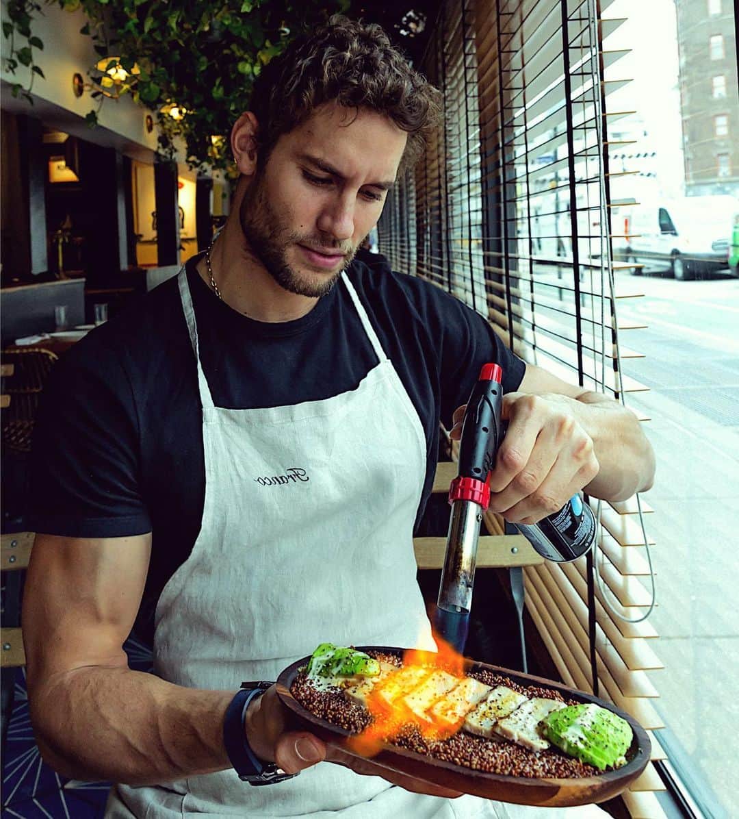 フランコ・ノリエガさんのインスタグラム写真 - (フランコ・ノリエガInstagram)「Échale fuego 🔥a estas últimas semanas del año. A pesar de todo lo qué sucede, terminemos con fuerza💪🏼  Add fire into the last few weeks of the year. Regardless of what's happening, let's finish off strong!  Sashimi On Fire! (Seared ahí tuna in a ceviche aoli with crispy quinoa and Inca corn) only at @babybrasa」12月15日 10時25分 - franconorhal