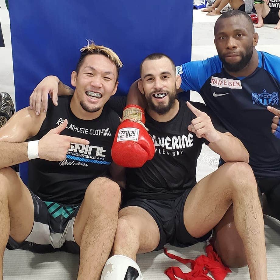 のインスタグラム：「Today was my last training at @sanfordmma in 2020🙏🏼 I'll go back to Japan tomorrow for about 3 weeks🇯🇵  Thank you so much to my coaches @hkickboxing @coachgjones @kamibarzini @dr.hiroperera ,my teammates, Pookie @phatthaikam and to everyone involved with me in Florida this year🙏🏼 I'll get better in 2021 with this big family gym🔥👊  明日から3週間ほど帰国することになり、今年のSANFORDでの練習は今日でラストでした！！ 今年は1年間ほとんどフロリダいたなー。来年はこのチームで必ず今よりも上に這い上がります！  #sanfordmma #mma #mixedmartialarts #fighter #hkickboxing #joneswrestling #barzinimma #burnsbjj #striking #ufc #grappling #kickboxing #boxing #muaythai #wrestling #bjj  #training #florida #ftlauderdale #inspiritjapan」