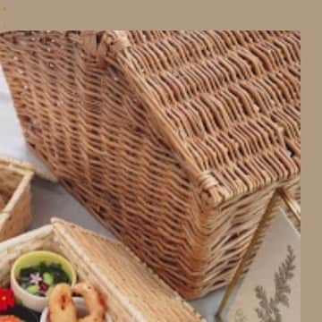 のインスタグラム：「. withコロナ  結婚式も新しいカタチに @maison.premiere   #メゾンエルミタージュ #栃木県 #小山市 #小山結婚式 #小山結婚式場 #栃木結婚式 #宇都宮結婚式 #小山花嫁 #プレ花嫁 #栃木プレ花嫁 #結婚記念日 #結婚記念日ディナー #結婚式場ランチ #ランチカフェ #wedding #アニバーサリー #家族婚 #入籍 #wedding cake #photo wedding #前撮り #オートクチュール #provence #france #コロナに負けるな #貸し切り #ガーデンウェディング #カメラ好きな人と繋がりたい #フォトウェディング #綺麗になりたい人と繋がりたい」