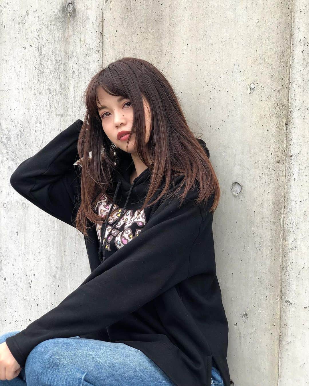 新谷美奈のインスタグラム：「.﻿ ﻿ すでにご予約殺到中の﻿  🎍Nina mew 2021 HAPPY BAG🛍﻿ ﻿ “新しい時代の、新しいかわいい”﻿ みんな大好き！Nina mewのヒョウ柄の﻿ アイテムが盛りだくさんな福袋☺️💗﻿ ﻿ ☑︎パーカー﻿ ☑︎ストール﻿ ☑︎マスク﻿ ☑︎マスクケース﻿ ☑︎エコバッグ﻿ ☑︎巾着バッグ﻿ ☑︎ソックス﻿ が必ず入って、総額7万円相当が11,000円！﻿ ﻿ この前ストーリーにUPしてた﻿ たくさんのご質問はハイライトにまとめてますので﻿ ぜひチェックしてみて下さいね💛﻿ ﻿ すでにご予約をたくさん頂いておりますので﻿ 気になる方はぜひお早めにご予約下さい😊﻿ ﻿ ____________________________________________﻿ ※数量限定のため、なくなり次第終了となります。﻿ ※写真はサンプルのため、若干の仕様変更がございます。﻿ ※ご予約は前金となっております。店頭にてご予約下さい。﻿ ____________________________________________﻿ ﻿ @ninamew_official#Ninamew#ニーナミュウ#GLAMOURbyGATHER#GATHER#ゆめタウン佐賀#ゆめタウン#セレクトショップ#selectshop#2021 #福袋 #新春#新春福袋 #HAPPYBAG #完売必至 #予約受付中#ご希望の方はDM下さいね🙋🏼💗」