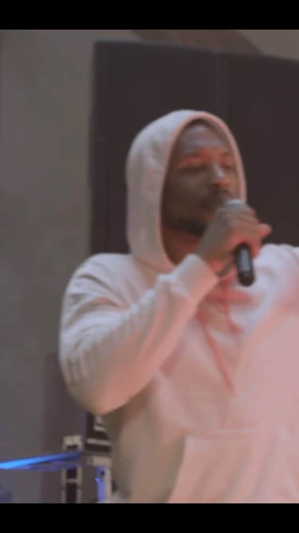 デイミアン・リラードのインスタグラム：「In case you missed my #2KFest performance live from the crib in Portland back in November. Appreciate @nba2k for making me a cover athlete and giving me a platform for my music. Don’t let anyone put you in a box.   Set List: Kobe, GOAT Spirit, Did To It, Home Team Intro/Outro: Dre Grant  Director - Brookfield Duece (@BrookfieldDuece) Co-Director - Kevin Allen (@kvnalln) Producer - Grand Nationxl (@grandnationxl_) Line Producer - David Jackson (@djogone) Director of Photography - Riley Brown (@rileybrownpdx) Asst. Director of Photography - Kevin Allen (@kvnalln) Sound Producer - Armani Jackson (@manidraper) Editor - Salatore Fullmore (@slvtrfilms) Sound - Marco Jimenez (@djzinker) & Israel Ayala (@israelayalag) Sound Engineer - Nureddin Erdal (@hobbesss) Grip & Lighting - LyMay Iwasaki (@lymay_i) & Josiah Marshall (@josiahmarshall) DJ -  DJ OG One (@djogone)  #DameDOLLA @frontpagehits #FrontPageMusic」