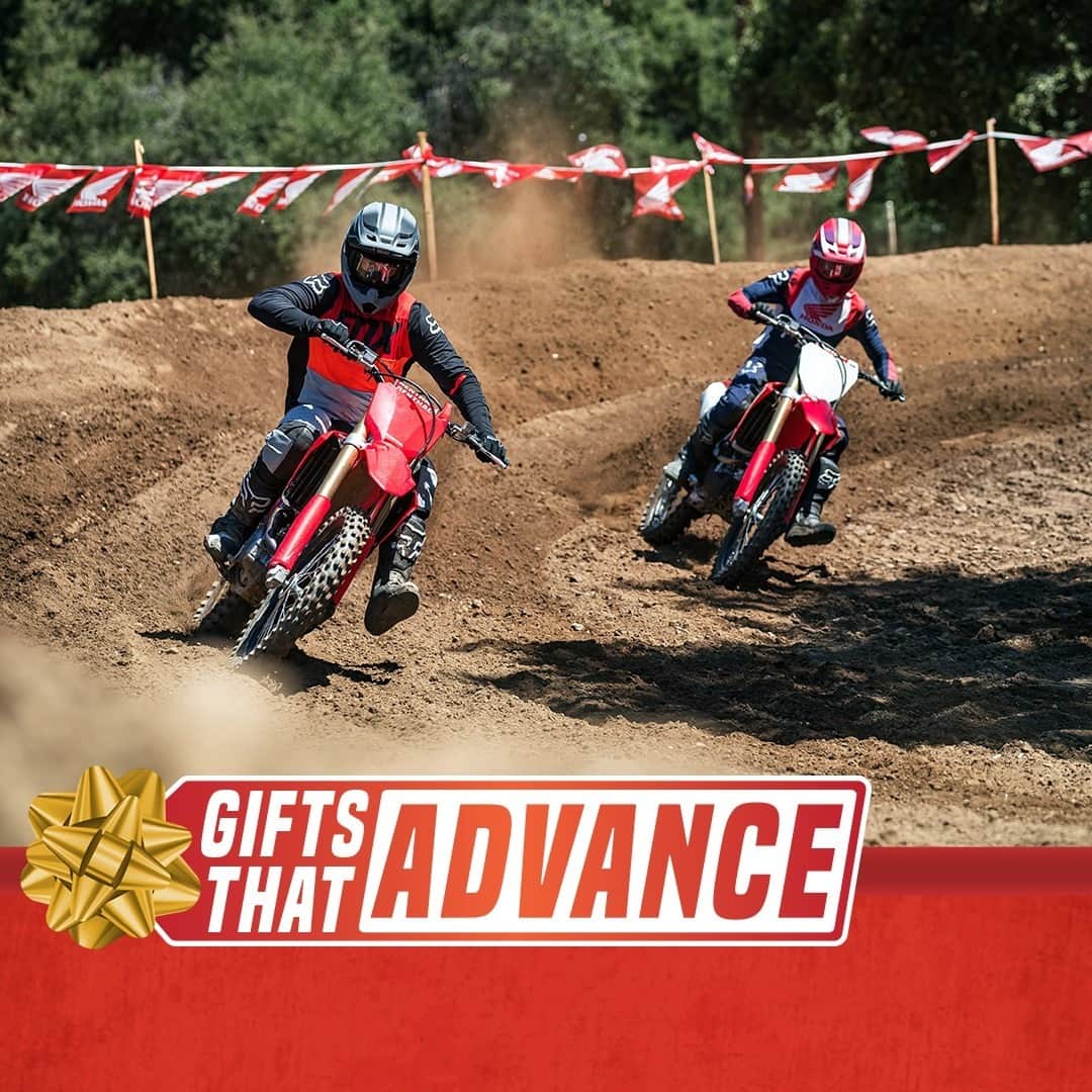 Honda Powersports USさんのインスタグラム写真 - (Honda Powersports USInstagram)「Lean into this holiday season and give your rider a gift that advances. #ridered #giftsthatgo #crfcollective」12月15日 11時00分 - honda_powersports_us