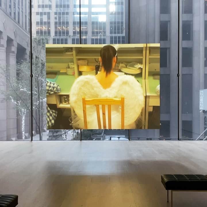 ニューヨーク近代美術館のインスタグラム：「In “Whose Utopia,” newly on view in our galleries, @cao_fei collaborated with workers at one of the largest manufacturers of light bulbs in the world to develop performances that they staged throughout the facility. According to #CaoFei, her aim was to “release the workers from a standardized notion of productivity.”  During their performances, some employees at the OSRAM lighting factory in China wear regular clothing, while others choose to wear costumes; some dance while others play guitar. These moments transform a space in which movement is highly controlled into one that allows for fluidity, play, and self-expression.  Don’t miss our last Drop In of 2020: the Beijing-based artist checks in with curator @stuartcomer on our Instagram Live this Wednesday, December 16, at 8 p.m. EST. — [Cao Fei. “Whose Utopia” (excerpt). 2006. © 2020 Cao Fei. Courtesy of the artist and Vitamin Creative Space]」