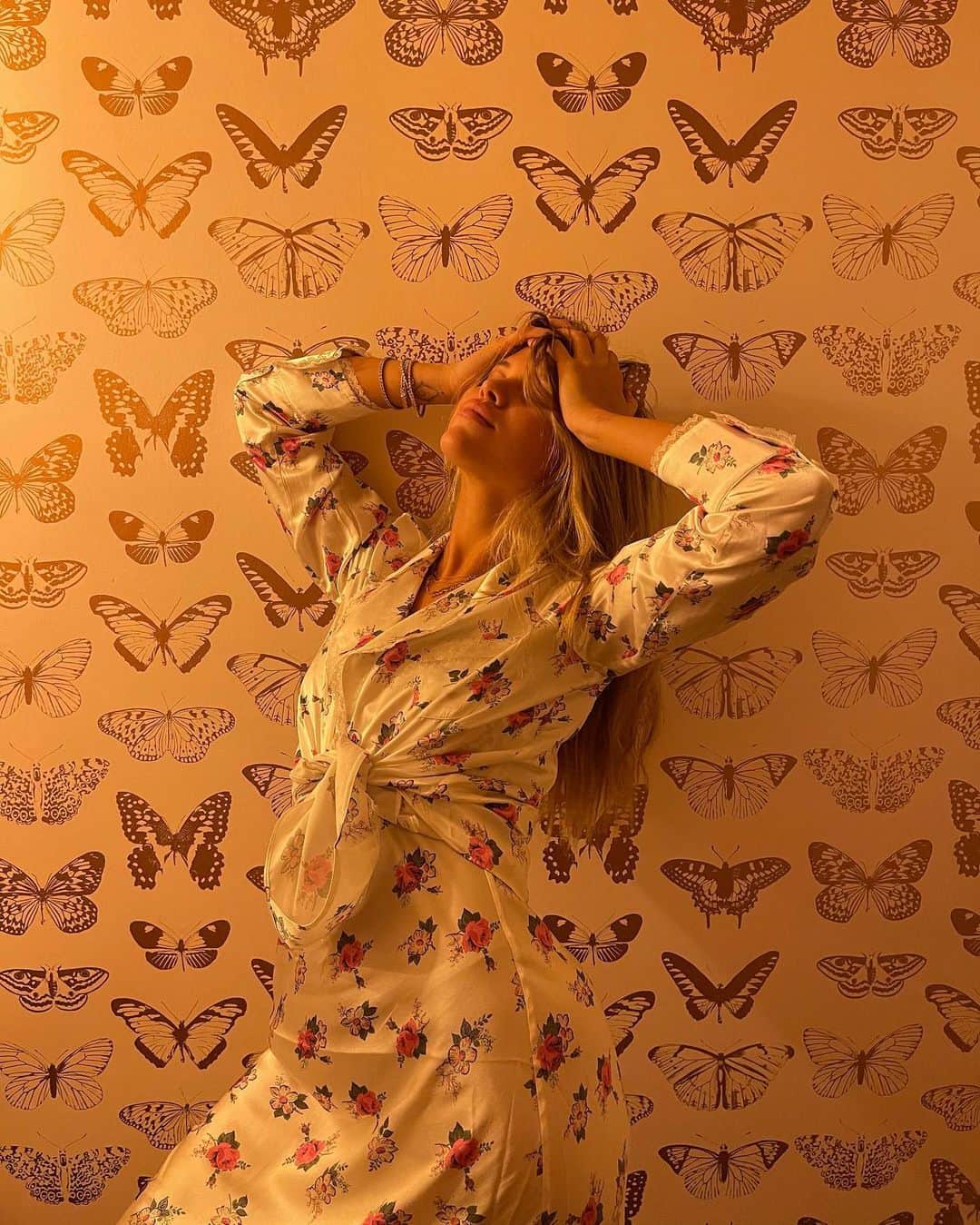 ソフィア・リッチーのインスタグラム：「🦋🌸🌺🌹🦋」