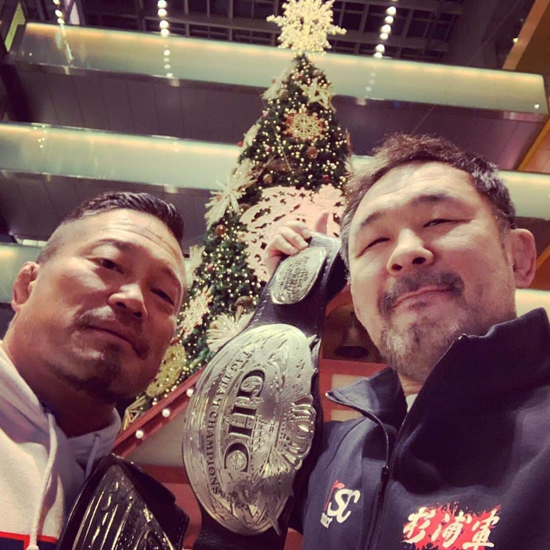 saku39shopさんのインスタグラム写真 - (saku39shopInstagram)「. 【Best Tag Team Award🏆】 . プロレス大賞2020 最優秀タッグチーム賞ありがとうございました。 NOAHに参戦するチャンスをくれた関係者の皆さんありがとうございました。 . 次は12.19名古屋！ 待ってろ、清宮！　稲村！ . スギ様、今度防衛したらおごります🤗 . #桜庭和志 #noah_ghc #プロレス大賞」12月15日 11時28分 - saku39ks