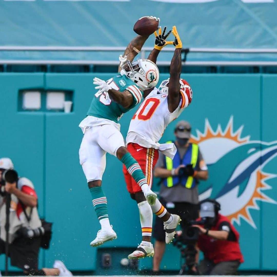 ネイト・ロビンソンのインスタグラム：「Imma always be 206, but my bro @iamxavienhoward is really LIKE THAT! Best DB in the game right now.」