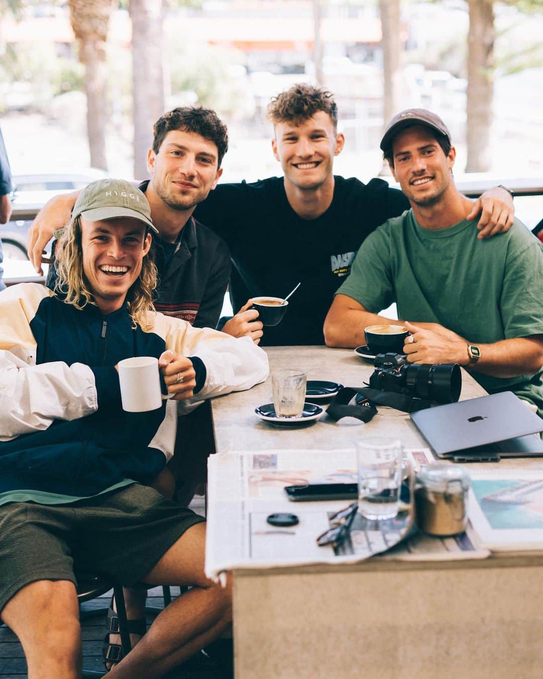 カーティス・マーシャルのインスタグラム：「@joshlynott always seems to come at the perfect time ☕️☀️🏖」