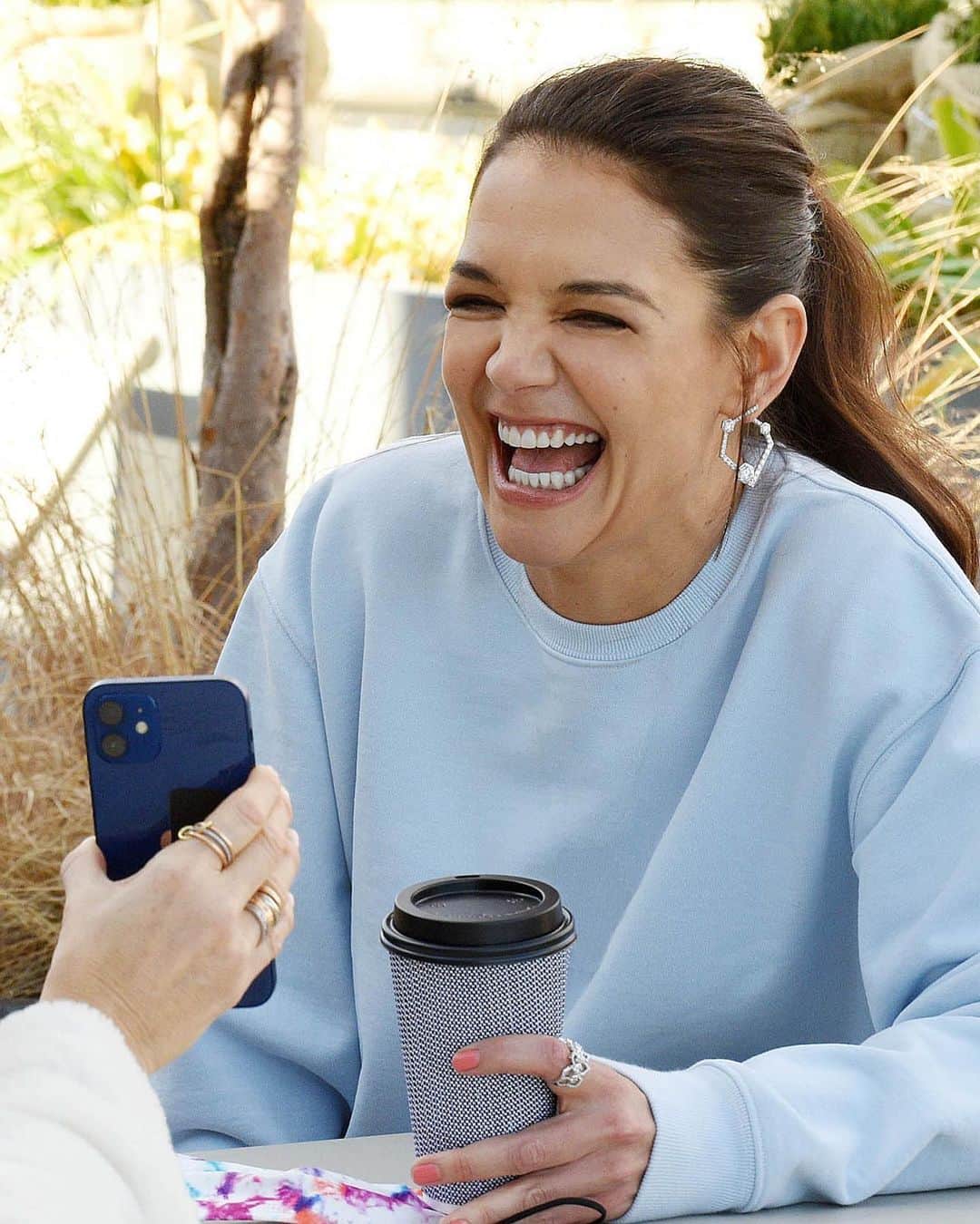 Just Jaredさんのインスタグラム写真 - (Just JaredInstagram)「@katieholmes212 dazzled in diamond jewelry while stepping out for a coffee date with a friend over the weekend. #KatieHolmes Photos: Michael Simon」12月15日 11時51分 - justjared