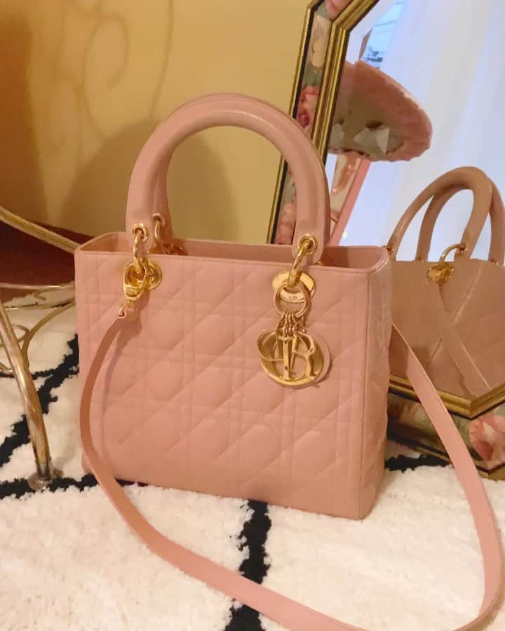 のインスタグラム：「Lady dior in baby pink 💕 #vintageqoo #dior #ladydior」