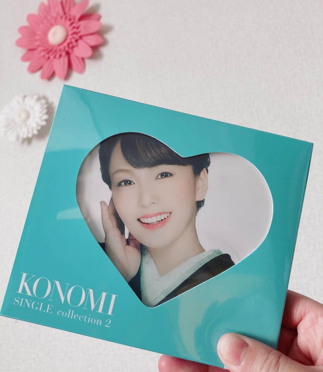 杜このみのインスタグラム：「発売日は12月16日ですが、 本日から全国CDショップに 並びます…🍀 KONOMI single collection2 初回盤のベビーブルー色のケース とってもお気に入りです🥰 #杜このみ #アルバム #セカンドアルバム　 #このコレ ＃初回盤」