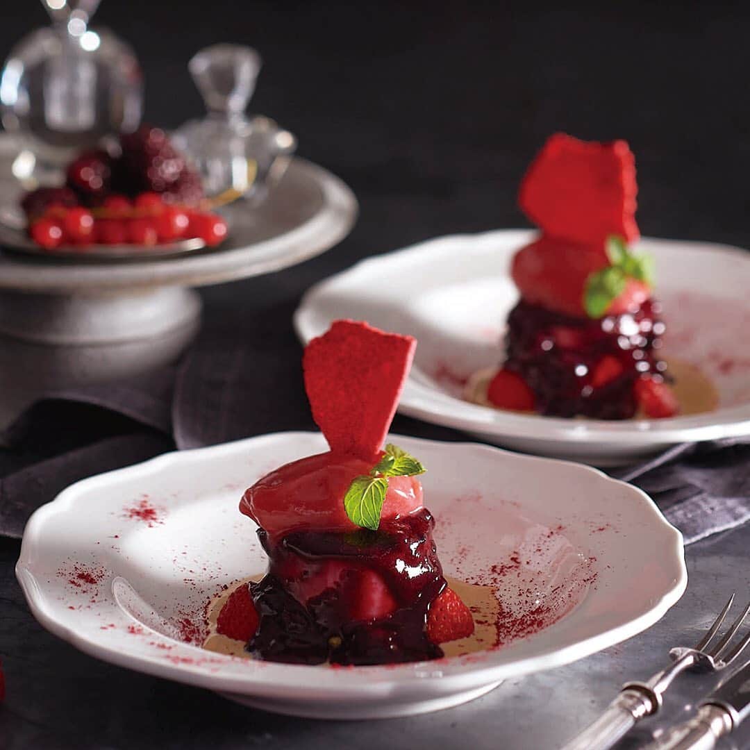 KIHACHI公式Instagramさんのインスタグラム写真 - (KIHACHI公式InstagramInstagram)「.﻿ 【レストラン３店舗】﻿ ＼Rouge Party Plan／﻿ 今年のテーマ、"Rouge" にちなんだ、特別なパーティプラン。﻿ 赤いエッセンスを加えたお料理の最後には、このプランでしか食べられない「Rouge Dessert」をご用意いたします。﻿ お友達やご家族で、艶やかな赤いひと皿と共に特別な時間を過ごしませんか。﻿ ﻿ 【青山本店】 ﻿  Rouge Party Plan《ディナー》　7,000円﻿ ■販売期間 展開中～2021年1月12日﻿ （12月19日～25日は除く）﻿ ﻿ ■要予約　オンラインまたはお電話にて承ります。（2名様より、前日まで）﻿ ・オンライン予約﻿ ・電話　03-5785-3641（青山本店）﻿ 《青山本店限定特典》﻿ 赤いアイテムを身につけてご来店いただいたお客様には、乾杯のスパークリングワインをプレゼント！﻿ ﻿ ﻿ 【髙島屋横浜店】﻿ Rouge Party Plan《ランチ・ディナー》 5,940円 ﻿ ﻿ ■販売期間 展開中～2021年1月12日﻿ （12月19日～25日は除く）﻿ ■要予約　オンラインまたはお電話にて承ります。（4名様より、2日前まで）﻿ ・オンライン予約﻿ ・電話　045-315-0283（髙島屋横浜店）﻿ ﻿ ﻿ 【伊勢丹立川店】﻿ Rouge Party Plan《ディナー》　5,000円 ﻿ ■販売期間 展開中～2021年1月12日﻿ （12月22日～25日は除く）﻿ ﻿ ■要予約　オンラインまたはお電話にて承ります。﻿ （2名様より、2日前まで）﻿ ・オンライン予約﻿ ・電話　042-548-2931（伊勢丹立川店）﻿ ﻿ KIHACHIでは、 お客様の健康と安全を考慮し、また働くスタッフが安心して働けるよう、新型コロナウィルス感染拡大防止取り組みを実施しております。﻿ ※詳細はプロフィールのリンク( @kihachi_official )からニュースページをご覧ください。 ﻿ ﻿ #KIHACHI﻿ #restaurant﻿ #chefsoninstagram #foodphotography #terrace #tasty #instagourmet #chef #gastronomia #instagourmet ﻿ #キハチ﻿ #キハチ青山本店﻿ #キハチ髙島屋横浜店﻿ #キハチイタリアン伊勢丹立川店 ﻿ #クリスマス﻿ #女子会プラン﻿ #クリスマスディナーコース﻿ #クリスマスパーティーコース ﻿ #Christmas ﻿ #RougeChristmas ﻿ #ルージュクリスマス2020﻿ #MerryRougeChristmas﻿ #RougePartyPlan」12月15日 12時05分 - kihachi_official